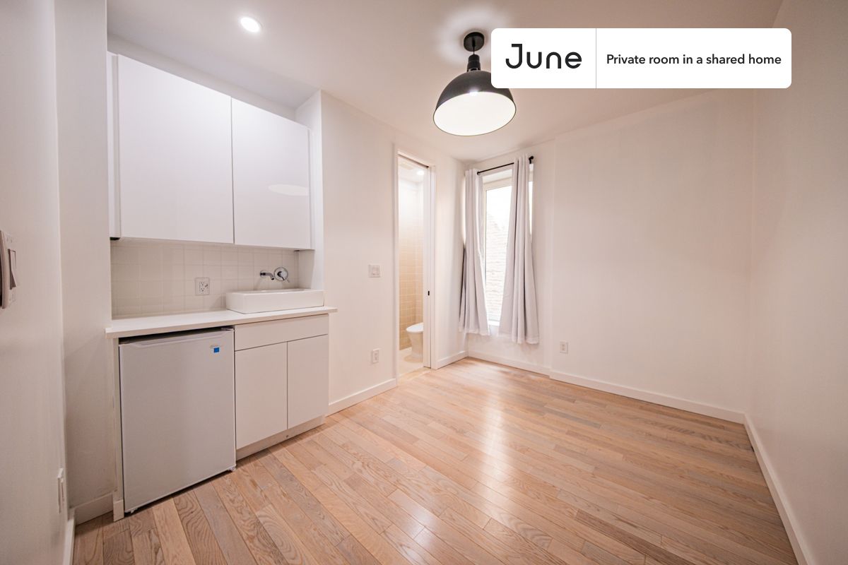 

PLEASE NOTE: This is a private room in a shared apartment. You will have your own bedroom and shared common areas (kitchen, bathroom, etc.) with other residents.

Queen bedroom in a 4 bedroom / 4 bathroom apartment! 

 Be the first to live in this beautiful BRAND NEW APARTMENT featuring a PRIVATE BATH and a BACKYARD.

Check out 3D tour now:  https://jnhm.es/8gV

This  Queen room in Ditmas Park  is available on a 12 month lease or a flexible short term (31 to 364 days) lease. You pick your custom start and end date. Monthly rent rate is determined by furnishing preference, move-in date and move-out date. Speak to a June representative for recommendations on the best stay duration for the lowest rate, and learn more about this home on the June website:  https://jnhm.es/6Fw

Amenities of this home:   Furnished Common Areas,    Guarantors Allowed,    Outdoor space,    Wi-Fi - Paid separately (High-Speed),    Laundry - Paid separately (in building),    Gym,       Residents lounge,       Hardwood Flooring,    Microwave,    Oven,    Refrigerator,    Shared Backyard,   also, this unit is conveniently located, several local parks, restaurants and bars are just minutes away.

About June Homes: Welcome to the easiest rental experience of your life. Rent furnished or unfurnished apartments on a 12 month lease or a flexible short term (31 to 364 days). As a resident, you’ll have access to 24/7 support and monthly cleanings of the home’s shared spaces. Sign up now to apply online for your next home with June: https://jnhm.es/sign-roomi

Brokers welcome! Contact us for more details.

Interested? Use this listing ID when speaking to June team:  #1893 C