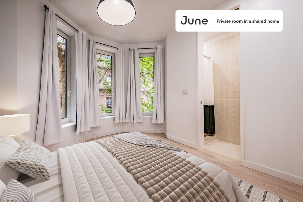 PLEASE NOTE: This is a private room in a shared apartment. You will have your own bedroom and shared common areas (kitchen, bathroom, etc.) with other residents.
Queen bedroom in a 4 bedroom / 4 bathroom apartment!
Be the first to live in this beautiful BRAND NEW APARTMENT featuring a PRIVATE BATH and a BACKYARD.
Check out 3D tour now: https://jnhm.es/8gV
This Queen room in Ditmas Park is available on a 12 month lease or a flexible short term (31 to 364 days) lease. You pick your custom start and end date. Monthly rent rate is determined by furnishing preference, move-in date and move-out date. Speak to a June representative for recommendations on the best stay duration for the lowest rate, and learn more about this home on the June website: https://jnhm.es/6Fy
Amenities of this home: Furnished Common Areas, Guarantors Allowed, Outdoor space, Wi-Fi - Paid separately (High-Speed), Laundry - Paid separately (in building), Gym, Residents lounge, Hardwood Flooring, Microwave, Oven, Refrigerator, Shared Backyard, also, this unit is conveniently located, several local parks, restaurants and bars are just minutes away.
About June Homes: Welcome to the easiest rental experience of your life. Rent furnished or unfurnished apartments on a 12 month lease or a flexible short term (31 to 364 days). As a resident, you’ll have access to 24/7 support and monthly cleanings of the home’s shared spaces. Sign up now to apply online for your next home with June: https://jnhm.es/sign-roomi
Brokers welcome! Contact us for more details.
Interested? Use this listing ID when speaking to June team: #1893 D