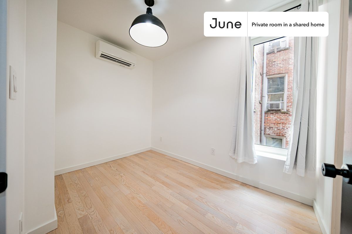 

PLEASE NOTE: This is a private room in a shared apartment. You will have your own bedroom and shared common areas (kitchen, bathroom, etc.) with other residents.

Queen bedroom in a 4 bedroom / 4 bathroom apartment! 

 Be the first to live in this beautiful BRAND NEW APARTMENT featuring a PRIVATE BATH and a BACKYARD.

Check out 3D tour now:  https://jnhm.es/8gW

This  Queen room in Ditmas Park  is available on a 12 month lease or a flexible short term (31 to 364 days) lease. You pick your custom start and end date. Monthly rent rate is determined by furnishing preference, move-in date and move-out date. Speak to a June representative for recommendations on the best stay duration for the lowest rate, and learn more about this home on the June website:  https://jnhm.es/6FA

Amenities of this home:   Laundry - Paid separately (in building),    Gym,    Couple-Friendly,    Guarantors Allowed,    Outdoor space,    Wi-Fi - Paid separately (High-Speed),    Furnished Common Areas,    Residents lounge,       Hardwood Flooring,    Microwave,    Oven,    Refrigerator,    Shared Backyard,   also, this unit is conveniently located, several local parks, restaurants and bars are just minutes away.

About June Homes: Welcome to the easiest rental experience of your life. Rent furnished or unfurnished apartments on a 12 month lease or a flexible short term (31 to 364 days). As a resident, you’ll have access to 24/7 support and monthly cleanings of the home’s shared spaces. Sign up now to apply online for your next home with June: https://jnhm.es/sign-roomi

Brokers welcome! Contact us for more details.

Interested? Use this listing ID when speaking to June team:  #1894 B