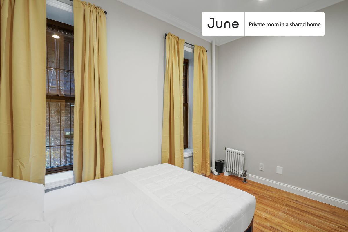 

PLEASE NOTE: This is a private room in a shared apartment. You will have your own bedroom and shared common areas (kitchen, bathroom, etc.) with other residents.

Full bedroom in a 3 bedroom / 1 bathroom apartment!

Check out 3D tour now:  https://jnhm.es/Xz

This  Full room in Hamilton Heights  is available on a 12 month lease or a flexible short term (31 to 364 days) lease. You pick your custom start and end date. Monthly rent rate is determined by furnishing preference, move-in date and move-out date. Speak to a June representative for recommendations on the best stay duration for the lowest rate, and learn more about this home on the June website:  https://jnhm.es/5M3

Amenities of this home:   Dishwasher,    Furnished Common Areas,    Wi-Fi - Paid separately (High-Speed),    Guarantors Allowed,       32-inch Flat-Screen TV,       Laundry in home (free),    Hardwood Flooring,    Microwave,    Oven,    Refrigerator,   also, this unit is conveniently located, several local parks, restaurants and bars are just minutes away.

About June Homes: Welcome to the easiest rental experience of your life. Rent furnished or unfurnished apartments on a 12 month lease or a flexible short term (31 to 364 days). As a resident, you’ll have access to 24/7 support and monthly cleanings of the home’s shared spaces. Sign up now to apply online for your next home with June: https://jnhm.es/sign-roomi

Brokers welcome! Contact us for more details.

Interested? Use this listing ID when speaking to June team:  #795 A