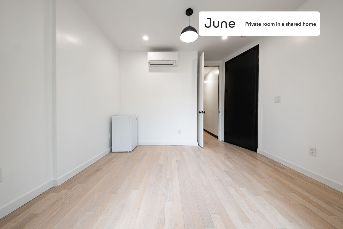 

PLEASE NOTE: This is a private room in a shared apartment. You will have your own bedroom and shared common areas (kitchen, bathroom, etc.) with other residents.

Queen bedroom in a 4 bedroom / 2 bathroom apartment! 

 Be the first to live in this beautiful BRAND NEW APARTMENT featuring a PRIVATE BATH and a BACKYARD.

Check out 3D tour now:  https://jnhm.es/8h3

This  Queen room in Ditmas Park  is available on a 12 month lease or a flexible short term (31 to 364 days) lease. You pick your custom start and end date. Monthly rent rate is determined by furnishing preference, move-in date and move-out date. Speak to a June representative for recommendations on the best stay duration for the lowest rate, and learn more about this home on the June website:  https://jnhm.es/6G8

Amenities of this home:   Laundry - Paid separately (in building),    Gym,       Guarantors Allowed,    Outdoor space,    Wi-Fi - Paid separately (High-Speed),    Furnished Common Areas,    Dishwasher,    Residents lounge,       Hardwood Flooring,    Microwave,    Oven,    Refrigerator,    Shared Backyard,   also, this unit is conveniently located, several local parks, restaurants and bars are just minutes away.

About June Homes: Welcome to the easiest rental experience of your life. Rent furnished or unfurnished apartments on a 12 month lease or a flexible short term (31 to 364 days). As a resident, you’ll have access to 24/7 support and monthly cleanings of the home’s shared spaces. Sign up now to apply online for your next home with June: https://jnhm.es/sign-roomi

Brokers welcome! Contact us for more details.

Interested? Use this listing ID when speaking to June team:  #1899 A