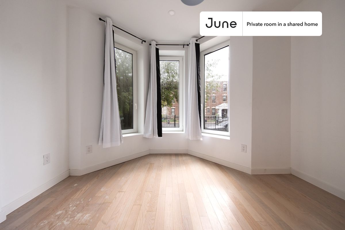 

PLEASE NOTE: This is a private room in a shared apartment. You will have your own bedroom and shared common areas (kitchen, bathroom, etc.) with other residents.

Queen bedroom in a 4 bedroom / 2 bathroom apartment! 

 Be the first to live in this beautiful BRAND NEW APARTMENT featuring a PRIVATE BATH and a BACKYARD.

Check out 3D tour now:  https://jnhm.es/8h2

This  Queen room in Ditmas Park  is available on a 12 month lease or a flexible short term (31 to 364 days) lease. You pick your custom start and end date. Monthly rent rate is determined by furnishing preference, move-in date and move-out date. Speak to a June representative for recommendations on the best stay duration for the lowest rate, and learn more about this home on the June website:  https://jnhm.es/6G7

Amenities of this home:   Laundry - Paid separately (in building),    Gym,       Guarantors Allowed,    Outdoor space,    Wi-Fi - Paid separately (High-Speed),    Furnished Common Areas,    Dishwasher,    Residents lounge,       Hardwood Flooring,    Microwave,    Oven,    Refrigerator,    Shared Backyard,   also, this unit is conveniently located, several local parks, restaurants and bars are just minutes away.

About June Homes: Welcome to the easiest rental experience of your life. Rent furnished or unfurnished apartments on a 12 month lease or a flexible short term (31 to 364 days). As a resident, you’ll have access to 24/7 support and monthly cleanings of the home’s shared spaces. Sign up now to apply online for your next home with June: https://jnhm.es/sign-roomi

Brokers welcome! Contact us for more details.

Interested? Use this listing ID when speaking to June team:  #1898 D