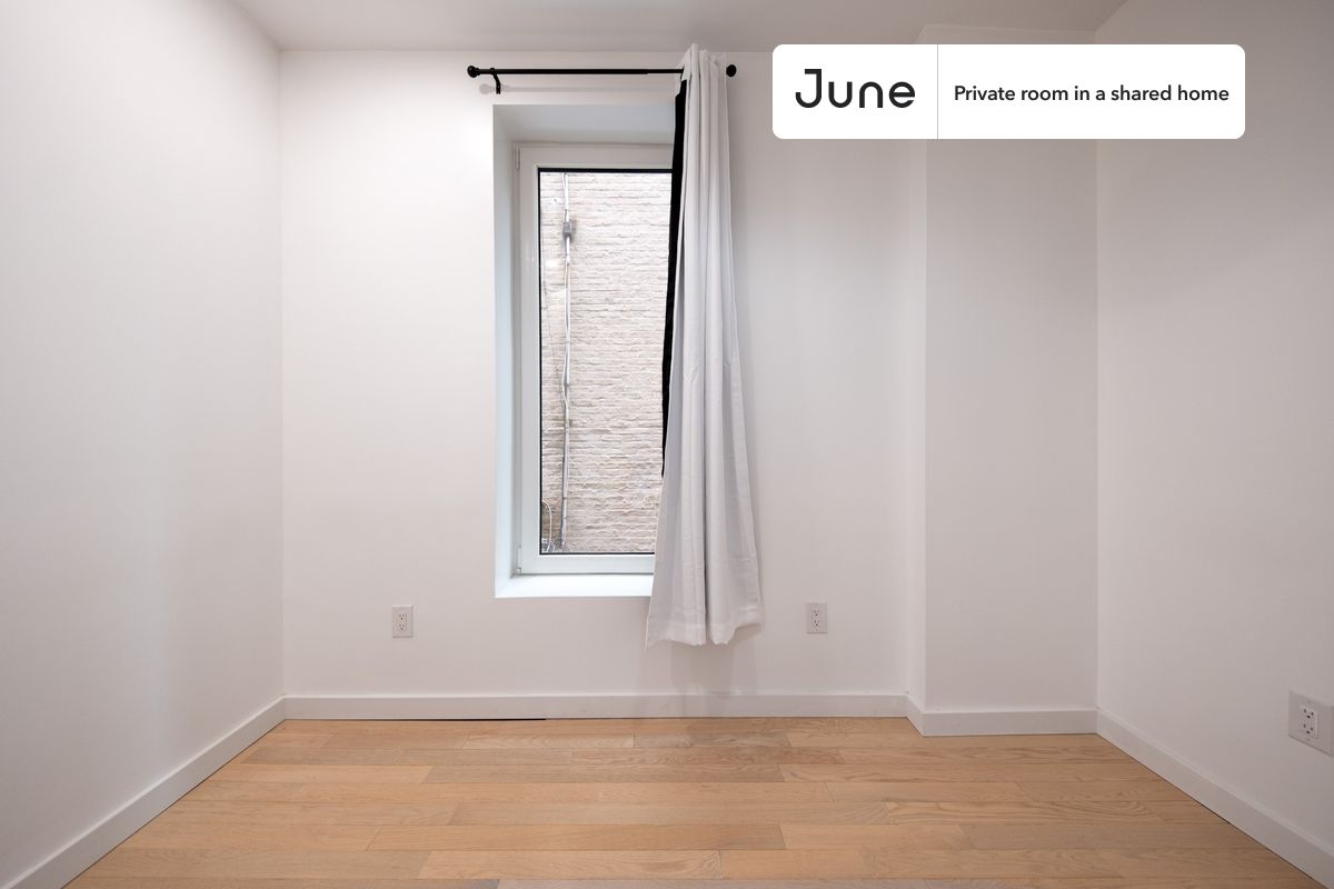 

PLEASE NOTE: This is a private room in a shared apartment. You will have your own bedroom and shared common areas (kitchen, bathroom, etc.) with other residents.

Queen bedroom in a 4 bedroom / 2 bathroom apartment! 

 Be the first to live in this beautiful BRAND NEW APARTMENT featuring a PRIVATE BATH and a BACKYARD.

Check out 3D tour now:  https://jnhm.es/8h2

This  Queen room in Ditmas Park  is available on a 12 month lease or a flexible short term (31 to 364 days) lease. You pick your custom start and end date. Monthly rent rate is determined by furnishing preference, move-in date and move-out date. Speak to a June representative for recommendations on the best stay duration for the lowest rate, and learn more about this home on the June website:  https://jnhm.es/6G6

Amenities of this home:   Laundry - Paid separately (in building),    Gym,       Guarantors Allowed,    Outdoor space,    Wi-Fi - Paid separately (High-Speed),    Furnished Common Areas,    Dishwasher,    Residents lounge,       Hardwood Flooring,    Microwave,    Oven,    Refrigerator,    Shared Backyard,   also, this unit is conveniently located, several local parks, restaurants and bars are just minutes away.

About June Homes: Welcome to the easiest rental experience of your life. Rent furnished or unfurnished apartments on a 12 month lease or a flexible short term (31 to 364 days). As a resident, you’ll have access to 24/7 support and monthly cleanings of the home’s shared spaces. Sign up now to apply online for your next home with June: https://jnhm.es/sign-roomi

Brokers welcome! Contact us for more details.

Interested? Use this listing ID when speaking to June team:  #1898 C