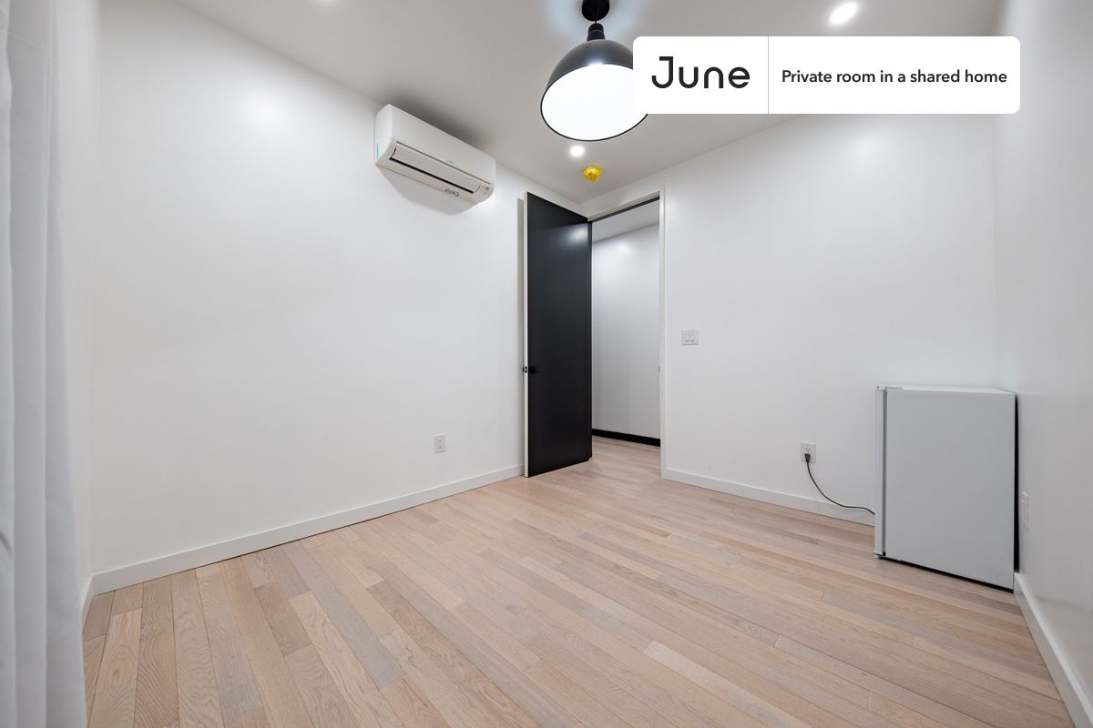 

PLEASE NOTE: This is a private room in a shared apartment. You will have your own bedroom and shared common areas (kitchen, bathroom, etc.) with other residents.

Queen bedroom in a 4 bedroom / 2 bathroom apartment! 

 Be the first to live in this beautiful BRAND NEW APARTMENT featuring a PRIVATE BATH and a BACKYARD.

Check out 3D tour now:  https://jnhm.es/8h2

This  Queen room in Ditmas Park  is available on a 12 month lease or a flexible short term (31 to 364 days) lease. You pick your custom start and end date. Monthly rent rate is determined by furnishing preference, move-in date and move-out date. Speak to a June representative for recommendations on the best stay duration for the lowest rate, and learn more about this home on the June website:  https://jnhm.es/6G4

Amenities of this home:   Laundry - Paid separately (in building),    Gym,       Guarantors Allowed,    Outdoor space,    Wi-Fi - Paid separately (High-Speed),    Furnished Common Areas,    Dishwasher,    Residents lounge,       Hardwood Flooring,    Microwave,    Oven,    Refrigerator,    Shared Backyard,   also, this unit is conveniently located, several local parks, restaurants and bars are just minutes away.

About June Homes: Welcome to the easiest rental experience of your life. Rent furnished or unfurnished apartments on a 12 month lease or a flexible short term (31 to 364 days). As a resident, you’ll have access to 24/7 support and monthly cleanings of the home’s shared spaces. Sign up now to apply online for your next home with June: https://jnhm.es/sign-roomi

Brokers welcome! Contact us for more details.

Interested? Use this listing ID when speaking to June team:  #1898 A