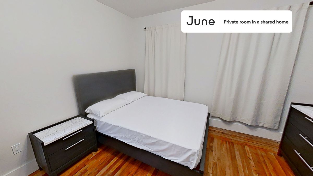 PLEASE NOTE: This is a private room in a shared apartment. You will have your own bedroom and shared common areas (kitchen, bathroom, etc.) with other residents.
Queen bedroom in a 5 bedroom / 2 bathroom apartment!
Check out 3D tour now: https://jnhm.es/8h4
This Queen room in Roxbury is available on a 12 month lease or a flexible short term (31 to 364 days) lease. You pick your custom start and end date. Monthly rent rate is determined by furnishing preference, move-in date and move-out date. Speak to a June representative for recommendations on the best stay duration for the lowest rate, and learn more about this home on the June website: https://jnhm.es/6Ge
Amenities of this home: Dishwasher, Furnished Common Areas, Wi-Fi - Paid separately (High-Speed), Guarantors Allowed, Laundry in home (free), Wall-Mounted TV, Hardwood Flooring, Microwave, Oven, Refrigerator, Air Conditioning | HVAC, Street parking - No permit required, also, this unit is conveniently located, several local parks, restaurants and bars are just minutes away.
About June Homes: Welcome to the easiest rental experience of your life. Rent furnished or unfurnished apartments on a 12 month lease or a flexible short term (31 to 364 days). As a resident, you’ll have access to 24/7 support and monthly cleanings of the home’s shared spaces. Sign up now to apply online for your next home with June: https://jnhm.es/sign-roomi
Brokers welcome! Contact us for more details.
Interested? Kindly note that the minimum stay duration would be 31 days.
Use this listing ID when speaking to June team: #1900 C