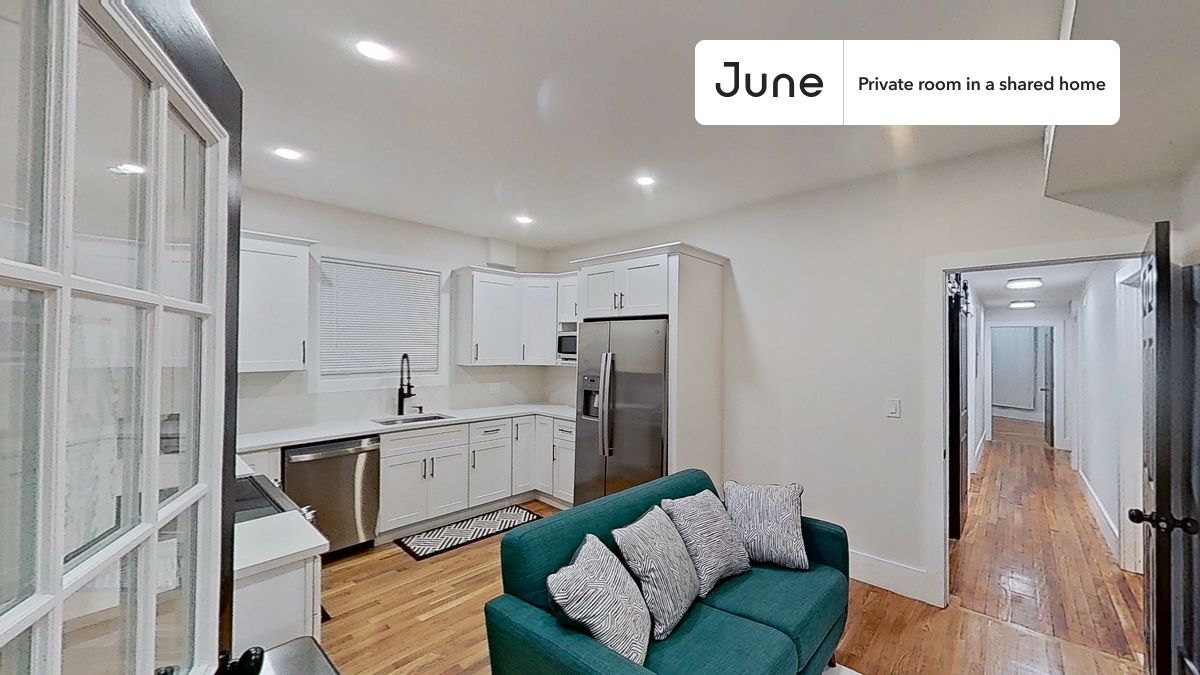 

PLEASE NOTE: This is a private room in a shared apartment. You will have your own bedroom and shared common areas (kitchen, bathroom, etc.) with other residents.

Queen bedroom in a 5 bedroom / 2 bathroom apartment!

Check out 3D tour now:  https://jnhm.es/8h4

This  Queen room in Roxbury  is available on a 12 month lease or a flexible short term (31 to 364 days) lease. You pick your custom start and end date. Monthly rent rate is determined by furnishing preference, move-in date and move-out date. Speak to a June representative for recommendations on the best stay duration for the lowest rate, and learn more about this home on the June website:  https://jnhm.es/6Gg

Amenities of this home:   Dishwasher,    Furnished Common Areas,    Wi-Fi - Paid separately (High-Speed),    Guarantors Allowed,       Laundry in home (free),       Wall-Mounted TV,    Hardwood Flooring,    Microwave,    Oven,    Refrigerator,    Air Conditioning | HVAC,    Street parking - No permit required,   also, this unit is conveniently located, several local parks, restaurants and bars are just minutes away.

About June Homes: Welcome to the easiest rental experience of your life. Rent furnished or unfurnished apartments on a 12 month lease or a flexible short term (31 to 364 days). As a resident, you’ll have access to 24/7 support and monthly cleanings of the home’s shared spaces. Sign up now to apply online for your next home with June: https://jnhm.es/sign-roomi

Brokers welcome! Contact us for more details.

Interested? Kindly note that the minimum stay duration would be 31 days. 

Use this listing ID when speaking to June team:  #1900 E