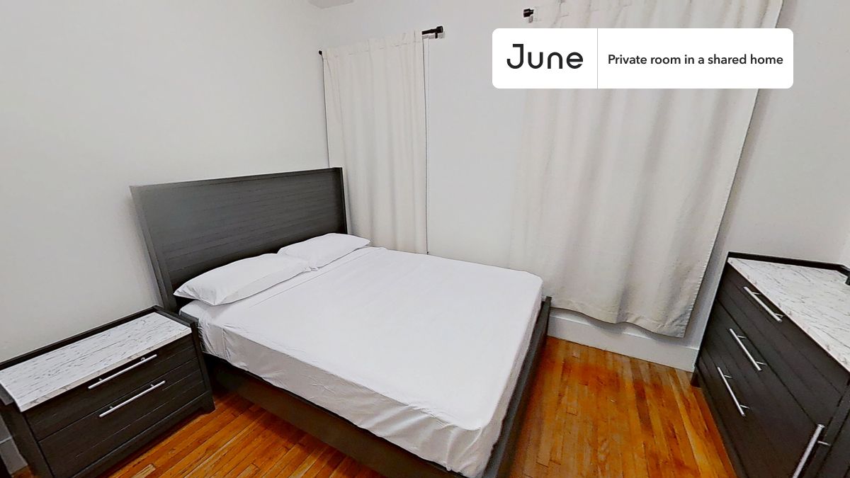 PLEASE NOTE: This is a private room in a shared apartment. You will have your own bedroom and shared common areas (kitchen, bathroom, etc.) with other residents.
Queen bedroom in a 5 bedroom / 2 bathroom apartment!
Check out 3D tour now: https://jnhm.es/8h4
This Queen room in Roxbury is available on a 12 month lease or a flexible short term (31 to 364 days) lease. You pick your custom start and end date. Monthly rent rate is determined by furnishing preference, move-in date and move-out date. Speak to a June representative for recommendations on the best stay duration for the lowest rate, and learn more about this home on the June website: https://jnhm.es/6Gf
Amenities of this home: Dishwasher, Furnished Common Areas, Wi-Fi - Paid separately (High-Speed), Guarantors Allowed, Laundry in home (free), Wall-Mounted TV, Hardwood Flooring, Microwave, Oven, Refrigerator, Air Conditioning | HVAC, Street parking - No permit required, also, this unit is conveniently located, several local parks, restaurants and bars are just minutes away.
About June Homes: Welcome to the easiest rental experience of your life. Rent furnished or unfurnished apartments on a 12 month lease or a flexible short term (31 to 364 days). As a resident, you’ll have access to 24/7 support and monthly cleanings of the home’s shared spaces. Sign up now to apply online for your next home with June: https://jnhm.es/sign-roomi
Brokers welcome! Contact us for more details.
Interested? Kindly note that the minimum stay duration would be 31 days.
Use this listing ID when speaking to June team: #1900 D