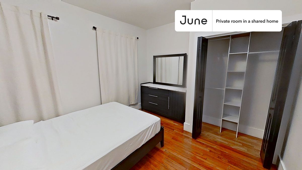 PLEASE NOTE: This is a private room in a shared apartment. You will have your own bedroom and shared common areas (kitchen, bathroom, etc.) with other residents.
Queen bedroom in a 5 bedroom / 2 bathroom apartment!
Check out 3D tour now: https://jnhm.es/8h4
This Queen room in Roxbury is available on a 12 month lease or a flexible short term (31 to 364 days) lease. You pick your custom start and end date. Monthly rent rate is determined by furnishing preference, move-in date and move-out date. Speak to a June representative for recommendations on the best stay duration for the lowest rate, and learn more about this home on the June website: https://jnhm.es/6Gf
Amenities of this home: Dishwasher, Furnished Common Areas, Wi-Fi - Paid separately (High-Speed), Guarantors Allowed, Laundry in home (free), Wall-Mounted TV, Hardwood Flooring, Microwave, Oven, Refrigerator, Air Conditioning | HVAC, Street parking - No permit required, also, this unit is conveniently located, several local parks, restaurants and bars are just minutes away.
About June Homes: Welcome to the easiest rental experience of your life. Rent furnished or unfurnished apartments on a 12 month lease or a flexible short term (31 to 364 days). As a resident, you’ll have access to 24/7 support and monthly cleanings of the home’s shared spaces. Sign up now to apply online for your next home with June: https://jnhm.es/sign-roomi
Brokers welcome! Contact us for more details.
Interested? Kindly note that the minimum stay duration would be 31 days.
Use this listing ID when speaking to June team: #1900 D