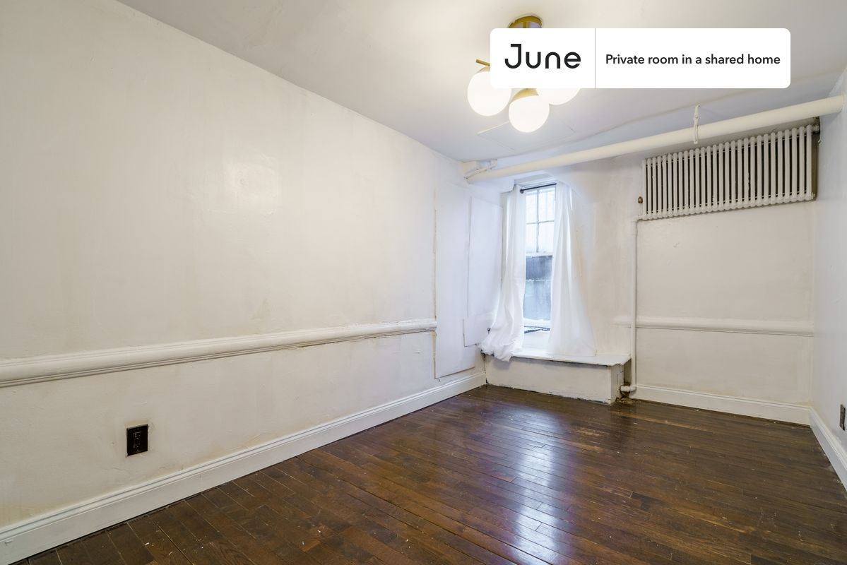 

PLEASE NOTE: This is a private room in a shared apartment. You will have your own bedroom and shared common areas (kitchen, bathroom, etc.) with other residents.

Full bedroom in a 5 bedroom / 1.5 bathroom apartment!

Check out 3D tour now:  https://jnhm.es/10p

This  Full room in Bedford-Stuyvesant  is available on a 12 month lease or a flexible short term (31 to 364 days) lease. You pick your custom start and end date. Monthly rent rate is determined by furnishing preference, move-in date and move-out date. Speak to a June representative for recommendations on the best stay duration for the lowest rate, and learn more about this home on the June website:  https://jnhm.es/5Rv

Amenities of this home:   Furnished Common Areas,    Wi-Fi - Paid separately (High-Speed),    Guarantors Allowed,       32-inch Flat-Screen TV,       Hardwood Flooring,    Microwave,    Oven,    Refrigerator,   also, this unit is conveniently located, several local parks, restaurants and bars are just minutes away.

About June Homes: Welcome to the easiest rental experience of your life. Rent furnished or unfurnished apartments on a 12 month lease or a flexible short term (31 to 364 days). As a resident, you’ll have access to 24/7 support and monthly cleanings of the home’s shared spaces. Sign up now to apply online for your next home with June: https://jnhm.es/sign-roomi

Brokers welcome! Contact us for more details.

Interested? Use this listing ID when speaking to June team:  #909 A