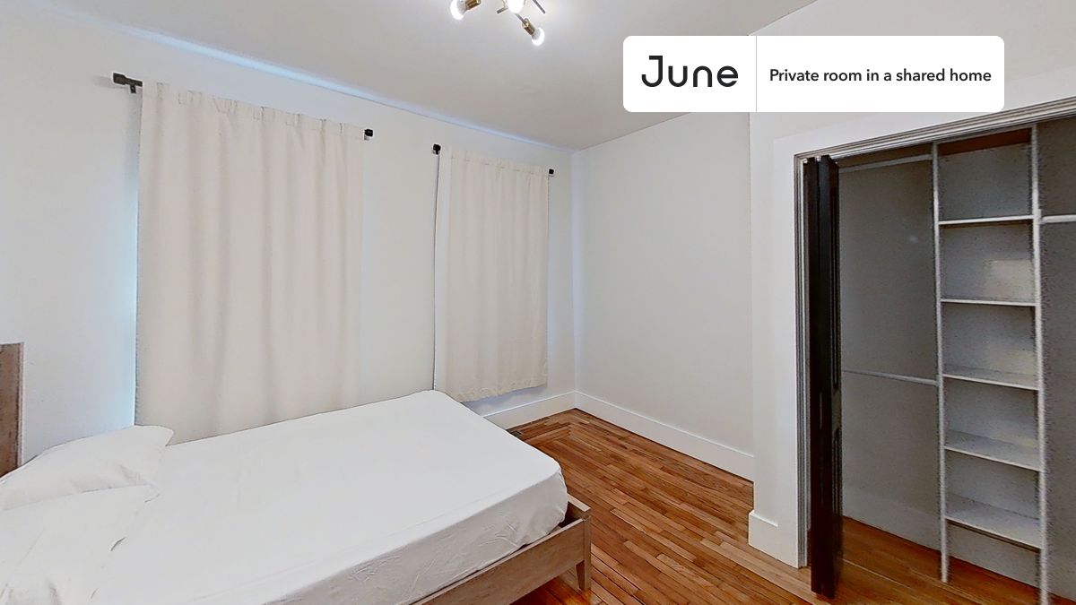 

PLEASE NOTE: This is a private room in a shared apartment. You will have your own bedroom and shared common areas (kitchen, bathroom, etc.) with other residents.

Queen bedroom in a 5 bedroom / 2 bathroom apartment!

Check out 3D tour now:  https://jnhm.es/8h5

This  Queen room in Roxbury  is available on a 12 month lease or a flexible short term (31 to 364 days) lease. You pick your custom start and end date. Monthly rent rate is determined by furnishing preference, move-in date and move-out date. Speak to a June representative for recommendations on the best stay duration for the lowest rate, and learn more about this home on the June website:  https://jnhm.es/6Gj

Amenities of this home:   Dishwasher,    Furnished Common Areas,    Wi-Fi - Paid separately (High-Speed),    Guarantors Allowed,       Laundry in home (free),       Hardwood Flooring,    Microwave,    Oven,    Refrigerator,    Air Conditioning | HVAC,    Street parking - No permit required,   also, this unit is conveniently located, several local parks, restaurants and bars are just minutes away.

About June Homes: Welcome to the easiest rental experience of your life. Rent furnished or unfurnished apartments on a 12 month lease or a flexible short term (31 to 364 days). As a resident, you’ll have access to 24/7 support and monthly cleanings of the home’s shared spaces. Sign up now to apply online for your next home with June: https://jnhm.es/sign-roomi

Brokers welcome! Contact us for more details.

Interested? Kindly note that the minimum stay duration would be 31 days. 

Use this listing ID when speaking to June team:  #1901 C