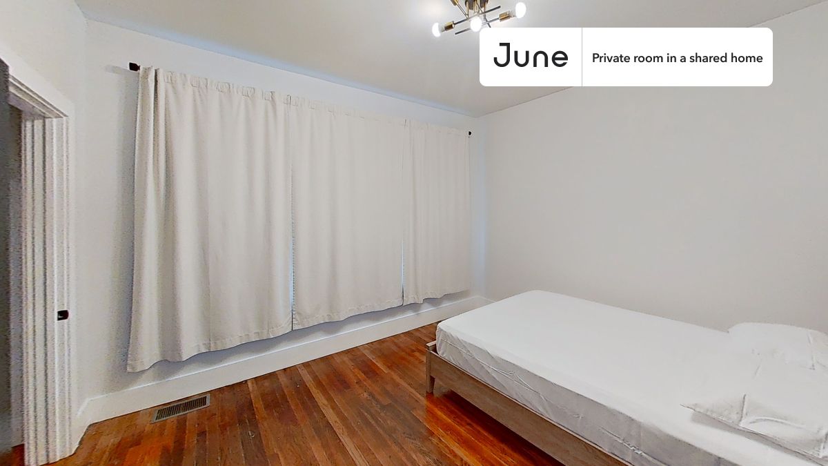PLEASE NOTE: This is a private room in a shared apartment. You will have your own bedroom and shared common areas (kitchen, bathroom, etc.) with other residents.
Queen bedroom in a 5 bedroom / 2 bathroom apartment!
Check out 3D tour now: https://jnhm.es/8h5
This Queen room in Roxbury is available on a 12 month lease or a flexible short term (31 to 364 days) lease. You pick your custom start and end date. Monthly rent rate is determined by furnishing preference, move-in date and move-out date. Speak to a June representative for recommendations on the best stay duration for the lowest rate, and learn more about this home on the June website: https://jnhm.es/6Gi
Amenities of this home: Dishwasher, Furnished Common Areas, Wi-Fi - Paid separately (High-Speed), Guarantors Allowed, Laundry in home (free), Hardwood Flooring, Microwave, Oven, Refrigerator, Air Conditioning | HVAC, Street parking - No permit required, also, this unit is conveniently located, several local parks, restaurants and bars are just minutes away.
About June Homes: Welcome to the easiest rental experience of your life. Rent furnished or unfurnished apartments on a 12 month lease or a flexible short term (31 to 364 days). As a resident, you’ll have access to 24/7 support and monthly cleanings of the home’s shared spaces. Sign up now to apply online for your next home with June: https://jnhm.es/sign-roomi
Brokers welcome! Contact us for more details.
Interested? Kindly note that the minimum stay duration would be 31 days.
Use this listing ID when speaking to June team: #1901 D