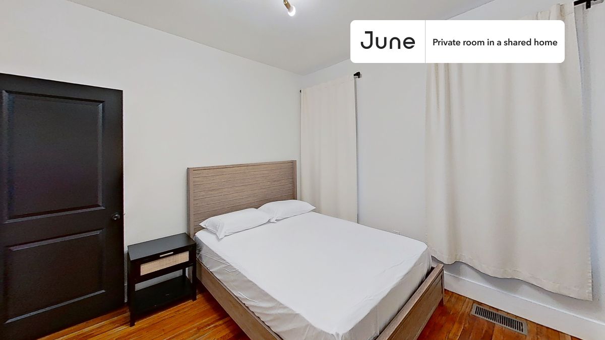 PLEASE NOTE: This is a private room in a shared apartment. You will have your own bedroom and shared common areas (kitchen, bathroom, etc.) with other residents.
Queen bedroom in a 5 bedroom / 2 bathroom apartment!
Check out 3D tour now: https://jnhm.es/8h5
This Queen room in Roxbury is available on a 12 month lease or a flexible short term (31 to 364 days) lease. You pick your custom start and end date. Monthly rent rate is determined by furnishing preference, move-in date and move-out date. Speak to a June representative for recommendations on the best stay duration for the lowest rate, and learn more about this home on the June website: https://jnhm.es/6Gk
Amenities of this home: Dishwasher, Furnished Common Areas, Wi-Fi - Paid separately (High-Speed), Guarantors Allowed, Laundry in home (free), Hardwood Flooring, Microwave, Oven, Refrigerator, Air Conditioning | HVAC, Street parking - No permit required, also, this unit is conveniently located, several local parks, restaurants and bars are just minutes away.
About June Homes: Welcome to the easiest rental experience of your life. Rent furnished or unfurnished apartments on a 12 month lease or a flexible short term (31 to 364 days). As a resident, you’ll have access to 24/7 support and monthly cleanings of the home’s shared spaces. Sign up now to apply online for your next home with June: https://jnhm.es/sign-roomi
Brokers welcome! Contact us for more details.
Interested? Kindly note that the minimum stay duration would be 31 days.
Use this listing ID when speaking to June team: #1901 B