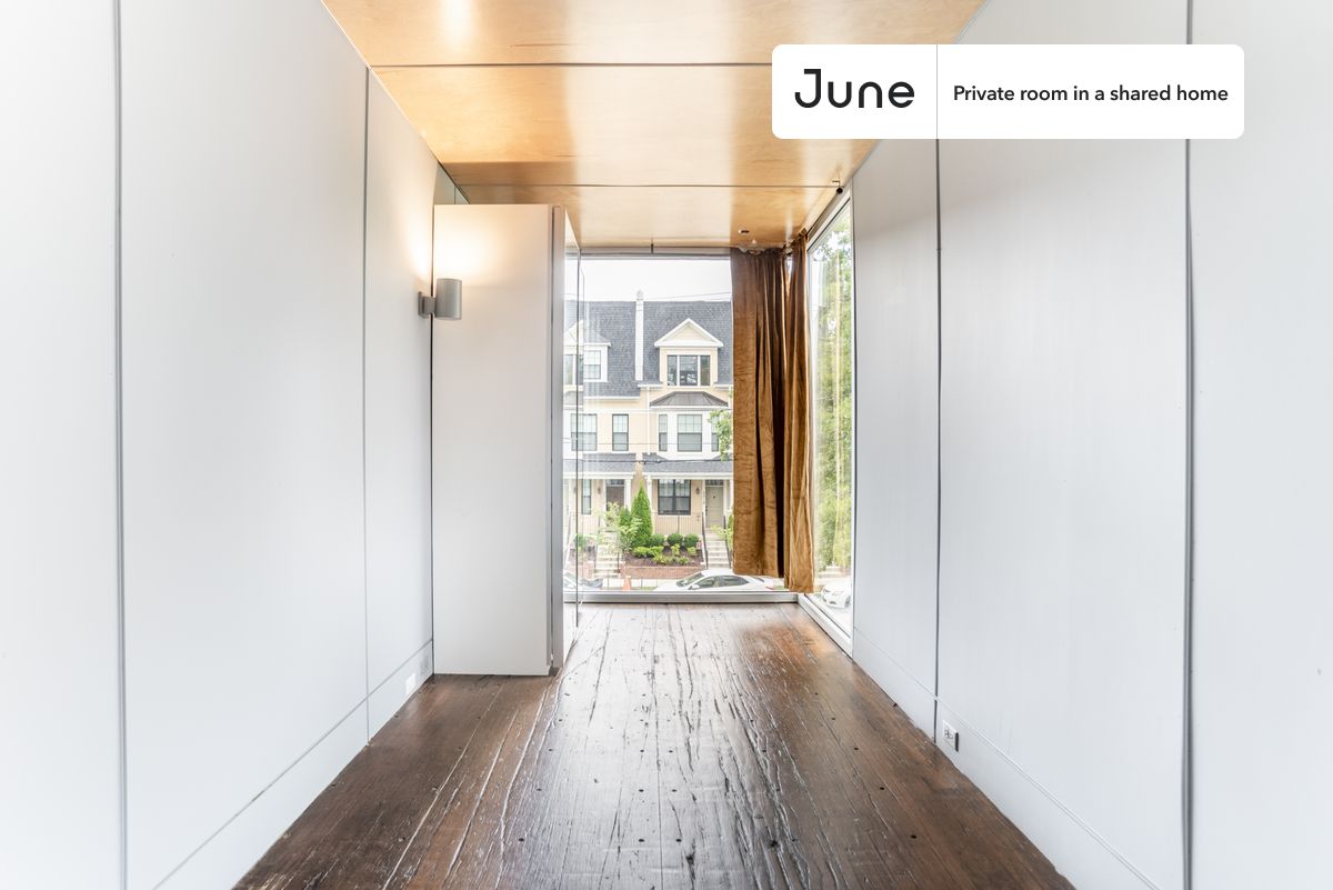 

PLEASE NOTE: This is a private room in a shared apartment. You will have your own bedroom and shared common areas (kitchen, bathroom, etc.) with other residents.

Full bedroom in a 6 bedroom / 6 bathroom apartment!

Check out 3D tour now:  https://jnhm.es/5V

This  Full room in Brookland  is available on a 12 month lease or a flexible short term (31 to 364 days) lease. You pick your custom start and end date. Monthly rent rate is determined by furnishing preference, move-in date and move-out date. Speak to a June representative for recommendations on the best stay duration for the lowest rate, and learn more about this home on the June website:  https://jnhm.es/5ug

Amenities of this home:      Street parking - City permit required,    32-inch Flat-Screen TV,       Guarantors Allowed,    Wi-Fi - Paid separately (High-Speed),    Furnished Common Areas,    Dishwasher,    Hardwood Flooring,    Microwave,    Oven,    Refrigerator,   also, this unit is conveniently located, several local parks, restaurants and bars are just minutes away.

About June Homes: Welcome to the easiest rental experience of your life. Rent furnished or unfurnished apartments on a 12 month lease or a flexible short term (31 to 364 days). As a resident, you’ll have access to 24/7 support and monthly cleanings of the home’s shared spaces. Sign up now to apply online for your next home with June: https://jnhm.es/sign-roomi

Brokers welcome! Contact us for more details.

Interested? Kindly note that the minimum stay duration would be 31 days. 

Use this listing ID when speaking to June team:  #414 4F