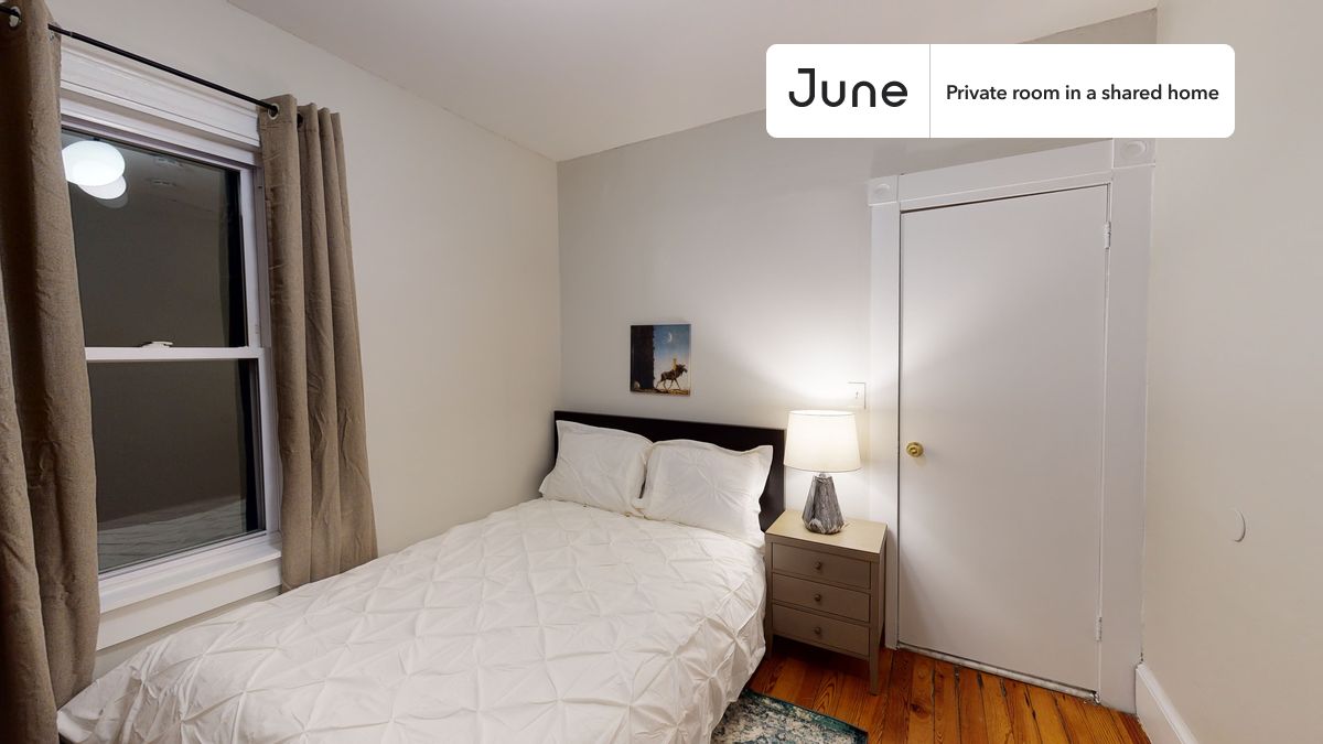 

PLEASE NOTE: This is a private room in a shared apartment. You will have your own bedroom and shared common areas (kitchen, bathroom, etc.) with other residents.

Full bedroom in a 3 bedroom / 1 bathroom apartment!

Check out 3D tour now:  https://jnhm.es/Yp

This  Full room in Somerville  is available on a 12 month lease or a flexible short term (31 to 364 days) lease. You pick your custom start and end date. Monthly rent rate is determined by furnishing preference, move-in date and move-out date. Speak to a June representative for recommendations on the best stay duration for the lowest rate, and learn more about this home on the June website:  https://jnhm.es/5N3

Amenities of this home:   32-inch Flat-Screen TV,       Guarantors Allowed,    Wi-Fi - Paid separately (High-Speed),    Furnished Common Areas,    Dishwasher,    Paid parking,       Hardwood Flooring,    Microwave,    Oven,    Refrigerator,   also, this unit is conveniently located, several local parks, restaurants and bars are just minutes away.

About June Homes: Welcome to the easiest rental experience of your life. Rent furnished or unfurnished apartments on a 12 month lease or a flexible short term (31 to 364 days). As a resident, you’ll have access to 24/7 support and monthly cleanings of the home’s shared spaces. Sign up now to apply online for your next home with June: https://jnhm.es/sign-roomi

Brokers welcome! Contact us for more details.

Interested? Kindly note that the minimum stay duration would be 31 days. 

Use this listing ID when speaking to June team:  #816 C