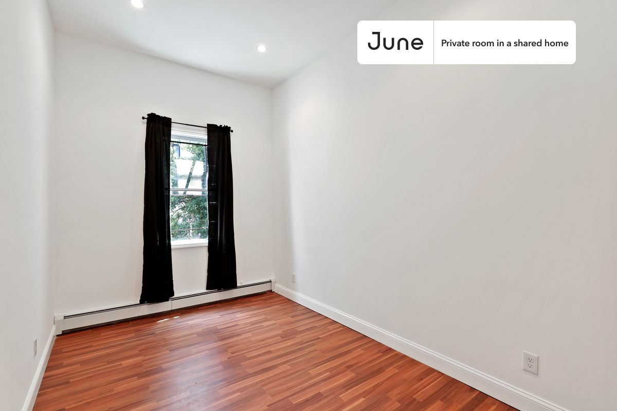 

PLEASE NOTE: This is a private room in a shared apartment. You will have your own bedroom and shared common areas (kitchen, bathroom, etc.) with other residents.

Queen bedroom in a 4 bedroom / 1 bathroom apartment!

Check out 3D tour now:  https://jnhm.es/SU

This  Queen room in Bushwick  is available on a 12 month lease or a flexible short term (31 to 364 days) lease. You pick your custom start and end date. Monthly rent rate is determined by furnishing preference, move-in date and move-out date. Speak to a June representative for recommendations on the best stay duration for the lowest rate, and learn more about this home on the June website:  https://jnhm.es/5yB

Amenities of this home:   Dishwasher,    Furnished Common Areas,    Wi-Fi - Paid separately (High-Speed),    Guarantors Allowed,       32-inch Flat-Screen TV,       Central AC (Common space),    Street parking - City permit required,    Laundry in home (free),    Hardwood Flooring,    Microwave,    Oven,    Refrigerator,   also, this unit is conveniently located, several local parks, restaurants and bars are just minutes away.

About June Homes: Welcome to the easiest rental experience of your life. Rent furnished or unfurnished apartments on a 12 month lease or a flexible short term (31 to 364 days). As a resident, you’ll have access to 24/7 support and monthly cleanings of the home’s shared spaces. Sign up now to apply online for your next home with June: https://jnhm.es/sign-roomi

Brokers welcome! Contact us for more details.

Interested? Use this listing ID when speaking to June team:  #504 A