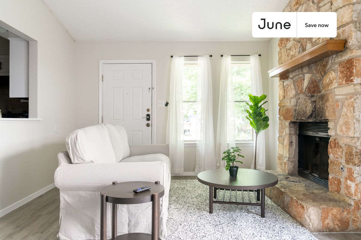 3 bedroom in Windsor Hills on flexible lease terms.
Check out 3D tour now: https://jnhm.es/85I
This 3 bedrooms, 2 bath apartment on the Windsor Hills is available on a 12 month lease or a flexible short term (31 to 364 days) lease. You pick your custom start and end date. Monthly rent rate is determined by furnishing preference, move-in date and move-out date. Speak to a June representative for recommendations on the best stay duration for the lowest rate, and learn more about this home on the June website:
Amenities of this home: Guarantors Allowed, Dine in kitchen, Central AC (Common space), Street parking - City permit required, Laundry in home (free), Dishwasher, Furnished Common Areas, Wi-Fi - Paid separately (High-Speed), Wall-Mounted TV, Hardwood Flooring, Microwave, Oven, Refrigerator, also, this unit is conveniently located, several local parks, restaurants and bars are just minutes away.
About June Homes: Welcome to the easiest rental experience of your life. Rent furnished or unfurnished apartments on a 12 month lease or a flexible short term (31 to 364 days). As a resident, you’ll have access to 24/7 support and monthly cleanings of the home’s shared spaces. Sign up now to apply online for your next home with June: https://jnhm.es/sign-roomi
Brokers welcome! Contact us for more details.
Use this listing ID when speaking to June team: #1273