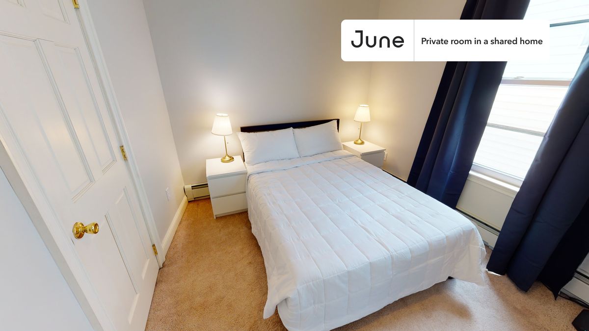 

PLEASE NOTE: This is a private room in a shared apartment. You will have your own bedroom and shared common areas (kitchen, bathroom, etc.) with other residents.

Full bedroom in a 3 bedroom / 1 bathroom apartment!

Check out 3D tour now:  https://jnhm.es/85K

This  Full room in Central Square (Cambridge)  is available on a 12 month lease or a flexible short term (31 to 364 days) lease. You pick your custom start and end date. Monthly rent rate is determined by furnishing preference, move-in date and move-out date. Speak to a June representative for recommendations on the best stay duration for the lowest rate, and learn more about this home on the June website:  https://jnhm.es/6bg

Amenities of this home:   Dishwasher,    Furnished Common Areas,    Wi-Fi - Paid separately (High-Speed),    Guarantors Allowed,          Street parking - City permit required,    Laundry - Paid separately (in building),    Hardwood Flooring,    Microwave,    Oven,    Refrigerator,   also, this unit is conveniently located, several local parks, restaurants and bars are just minutes away.

About June Homes: Welcome to the easiest rental experience of your life. Rent furnished or unfurnished apartments on a 12 month lease or a flexible short term (31 to 364 days). As a resident, you’ll have access to 24/7 support and monthly cleanings of the home’s shared spaces. Sign up now to apply online for your next home with June: https://jnhm.es/sign-roomi

Brokers welcome! Contact us for more details.

Interested? Kindly note that the minimum stay duration would be 31 days. 

Use this listing ID when speaking to June team:  #1299 C