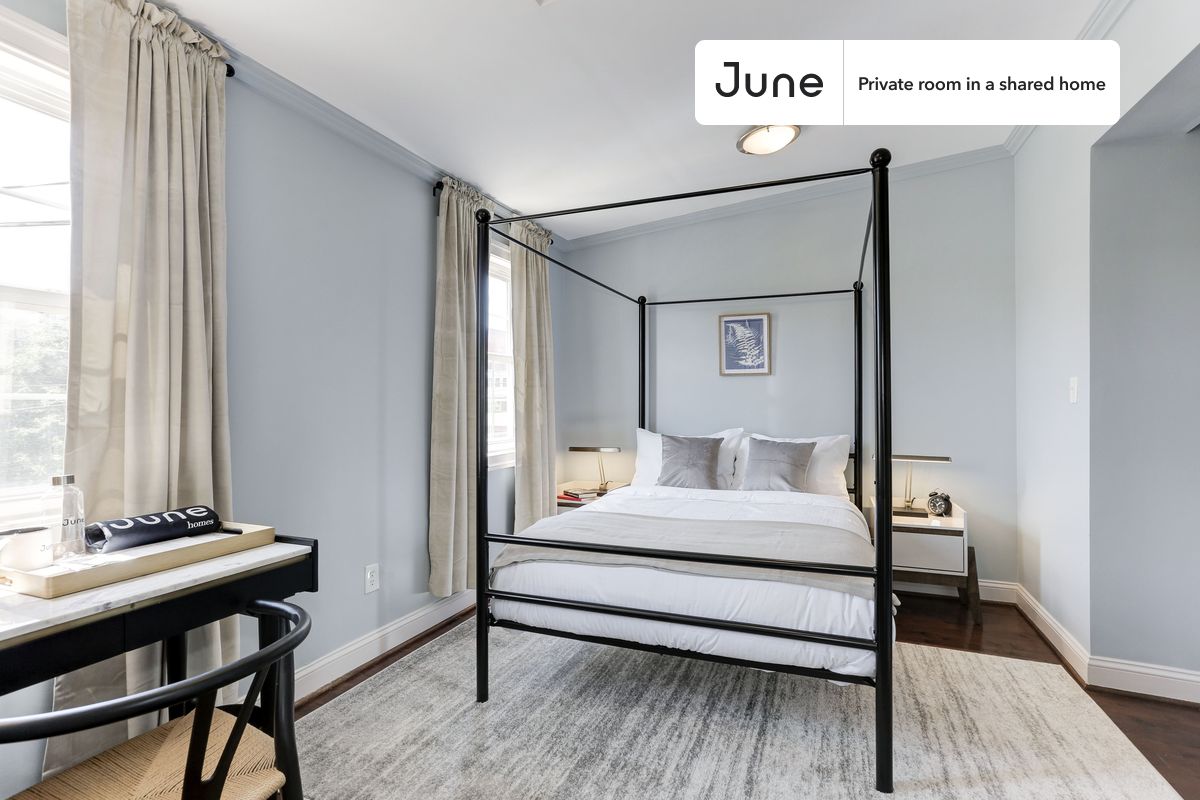 PLEASE NOTE: This is a private room in a shared apartment. You will have your own bedroom and shared common areas (kitchen, bathroom, etc.) with other residents.
Queen bedroom in a 5 bedroom / 3.5 bathroom apartment!
Check out 3D tour now: https://jnhm.es/Ps
This Queen room in Capitol Hill is available on a 12 month lease or a flexible short term (31 to 364 days) lease. You pick your custom start and end date. Monthly rent rate is determined by furnishing preference, move-in date and move-out date. Speak to a June representative for recommendations on the best stay duration for the lowest rate, and learn more about this home on the June website: https://jnhm.es/Al
Amenities of this home: Dishwasher, Furnished Common Areas, Wi-Fi - Paid separately (High-Speed), Outdoor space, Guarantors Allowed, 32-inch Flat-Screen TV, Laundry in building (free), Parking Spot (Paid separately), Hardwood Flooring, Microwave, Oven, Refrigerator, also, this unit is conveniently located, several local parks, restaurants and bars are just minutes away.
About June Homes: Welcome to the easiest rental experience of your life. Rent furnished or unfurnished apartments on a 12 month lease or a flexible short term (31 to 364 days). As a resident, you’ll have access to 24/7 support and monthly cleanings of the home’s shared spaces. Sign up now to apply online for your next home with June: https://jnhm.es/sign-roomi
Brokers welcome! Contact us for more details.
Interested? Kindly note that the minimum stay duration would be 31 days.
Use this listing ID when speaking to June team: #105 2E