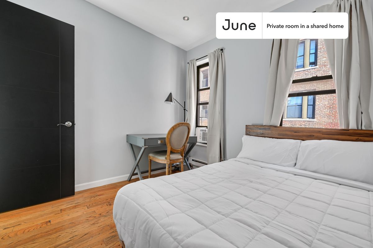 

PLEASE NOTE: This is a private room in a shared apartment. You will have your own bedroom and shared common areas (kitchen, bathroom, etc.) with other residents.

Queen bedroom in a 4 bedroom / 1.5 bathroom apartment!

Check out 3D tour now:  https://jnhm.es/WM

This  Queen room in Upper West Side  is available on a 12 month lease or a flexible short term (31 to 364 days) lease. You pick your custom start and end date. Monthly rent rate is determined by furnishing preference, move-in date and move-out date. Speak to a June representative for recommendations on the best stay duration for the lowest rate, and learn more about this home on the June website:  https://jnhm.es/5Kq

Amenities of this home:   Dishwasher,    Furnished Common Areas,    Wi-Fi - Paid separately (High-Speed),    Guarantors Allowed,       32-inch Flat-Screen TV,       Street parking - City permit required,    Laundry in home (free),    Hardwood Flooring,    Microwave,    Oven,    Refrigerator,   also, this unit is conveniently located, several local parks, restaurants and bars are just minutes away.

About June Homes: Welcome to the easiest rental experience of your life. Rent furnished or unfurnished apartments on a 12 month lease or a flexible short term (31 to 364 days). As a resident, you’ll have access to 24/7 support and monthly cleanings of the home’s shared spaces. Sign up now to apply online for your next home with June: https://jnhm.es/sign-roomi

Brokers welcome! Contact us for more details.

Interested? Use this listing ID when speaking to June team:  #763 A