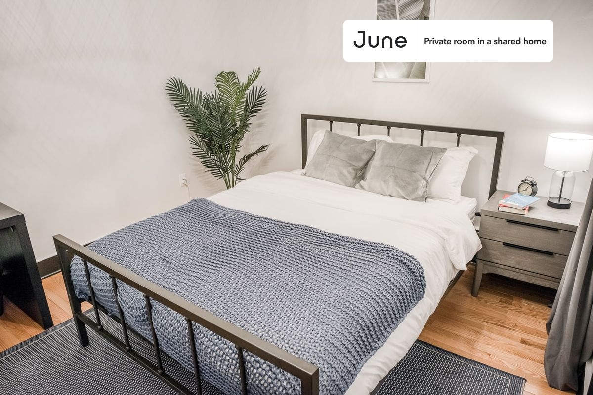PLEASE NOTE: This is a private room in a shared apartment. You will have your own bedroom and shared common areas (kitchen, bathroom, etc.) with other residents.
Queen bedroom in a 5 bedroom / 1 bathroom apartment!
Check out 3D tour now: https://jnhm.es/Py
This Queen room in Central Harlem is available on a 12 month lease or a flexible short term (31 to 364 days) lease. You pick your custom start and end date. Monthly rent rate is determined by furnishing preference, move-in date and move-out date. Speak to a June representative for recommendations on the best stay duration for the lowest rate, and learn more about this home on the June website: https://jnhm.es/AW
Amenities of this home: Furnished Common Areas, Wi-Fi - Paid separately (High-Speed), Guarantors Allowed, 32-inch Flat-Screen TV, Dine in kitchen, Hardwood Flooring, Microwave, Oven, Refrigerator, also, this unit is conveniently located, several local parks, restaurants and bars are just minutes away.
About June Homes: Welcome to the easiest rental experience of your life. Rent furnished or unfurnished apartments on a 12 month lease or a flexible short term (31 to 364 days). As a resident, you’ll have access to 24/7 support and monthly cleanings of the home’s shared spaces. Sign up now to apply online for your next home with June: https://jnhm.es/sign-roomi
Brokers welcome! Contact us for more details.
Interested? Use this listing ID when speaking to June team: #117 B
