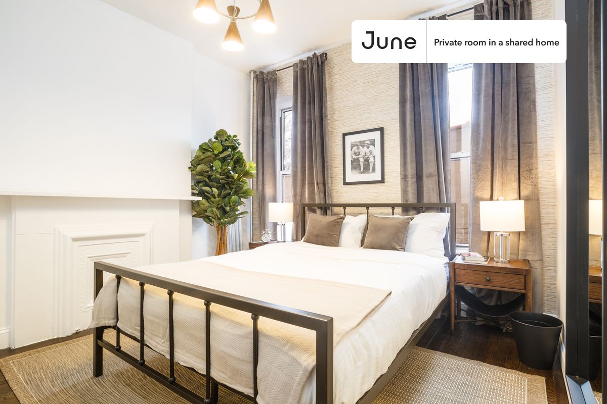 

PLEASE NOTE: This is a private room in a shared apartment. You will have your own bedroom and shared common areas (kitchen, bathroom, etc.) with other residents.

Queen bedroom in a 3 bedroom / 1 bathroom apartment!

Check out 3D tour now:  https://jnhm.es/RH

This  Queen room in Prospect Heights  is available on a 12 month lease or a flexible short term (31 to 364 days) lease. You pick your custom start and end date. Monthly rent rate is determined by furnishing preference, move-in date and move-out date. Speak to a June representative for recommendations on the best stay duration for the lowest rate, and learn more about this home on the June website:  https://jnhm.es/As

Amenities of this home:   Dishwasher,    Furnished Common Areas,    Wi-Fi - Paid separately (High-Speed),    Guarantors Allowed,       32-inch Flat-Screen TV,       Shared Home Office,    Hardwood Flooring,    Microwave,    Oven,    Refrigerator,   also, this unit is conveniently located, several local parks, restaurants and bars are just minutes away.

About June Homes: Welcome to the easiest rental experience of your life. Rent furnished or unfurnished apartments on a 12 month lease or a flexible short term (31 to 364 days). As a resident, you’ll have access to 24/7 support and monthly cleanings of the home’s shared spaces. Sign up now to apply online for your next home with June: https://jnhm.es/sign-roomi

Brokers welcome! Contact us for more details.

Interested? Use this listing ID when speaking to June team:  #169 3C