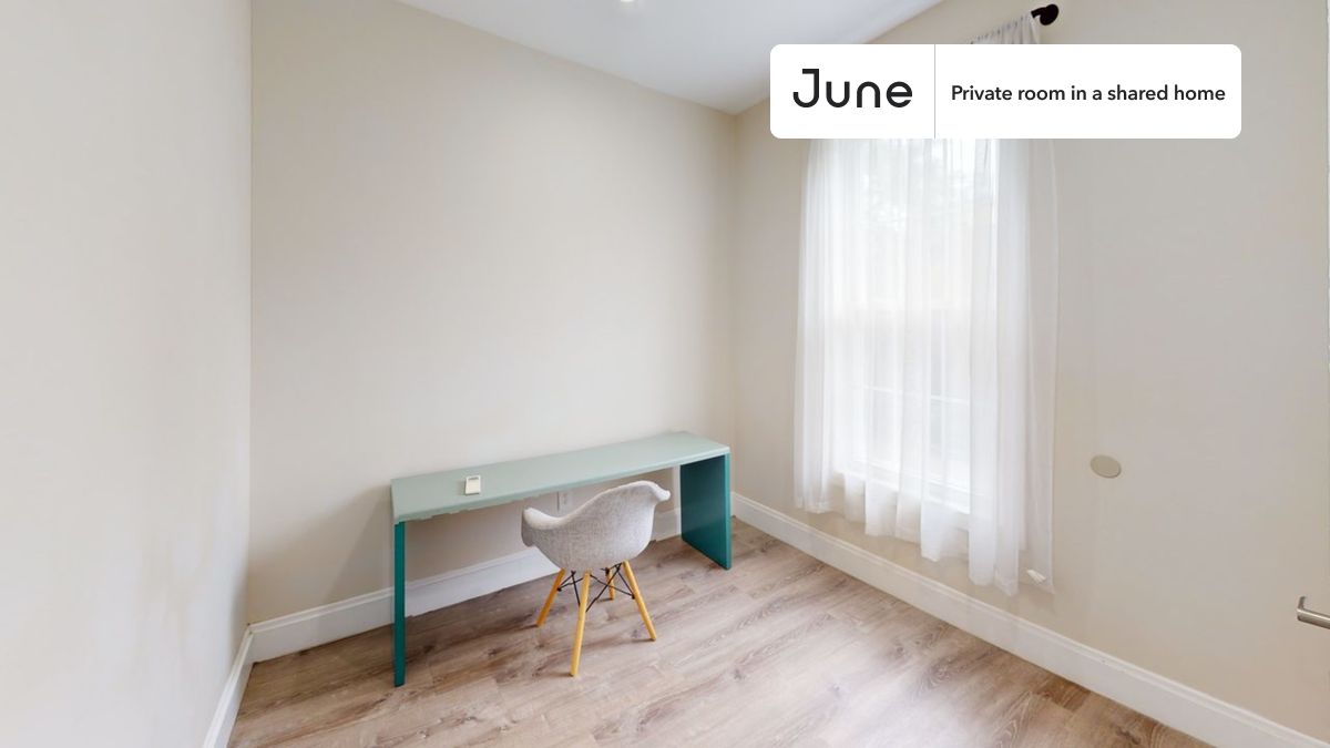 PLEASE NOTE: This is a private room in a shared apartment. You will have your own bedroom and shared common areas (kitchen, bathroom, etc.) with other residents.
Queen bedroom in a 3 bedroom / 2 bathroom apartment!
Check out 3D tour now: https://jnhm.es/8ew
This Queen room in Greenpoint is available on a 12 month lease or a flexible short term (31 to 364 days) lease. You pick your custom start and end date. Monthly rent rate is determined by furnishing preference, move-in date and move-out date. Speak to a June representative for recommendations on the best stay duration for the lowest rate, and learn more about this home on the June website: https://jnhm.es/6w4
Amenities of this home: Dishwasher, Furnished Common Areas, Wi-Fi - Paid separately (High-Speed), Guarantors Allowed, 32-inch Flat-Screen TV, Laundry in home (free), Wall AC (Common space), Hardwood Flooring, Oven, Refrigerator, also, this unit is conveniently located, several local parks, restaurants and bars are just minutes away.
About June Homes: Welcome to the easiest rental experience of your life. Rent furnished or unfurnished apartments on a 12 month lease or a flexible short term (31 to 364 days). As a resident, you’ll have access to 24/7 support and monthly cleanings of the home’s shared spaces. Sign up now to apply online for your next home with June: https://jnhm.es/sign-roomi
Brokers welcome! Contact us for more details.
Interested? Use this listing ID when speaking to June team: #1737 C