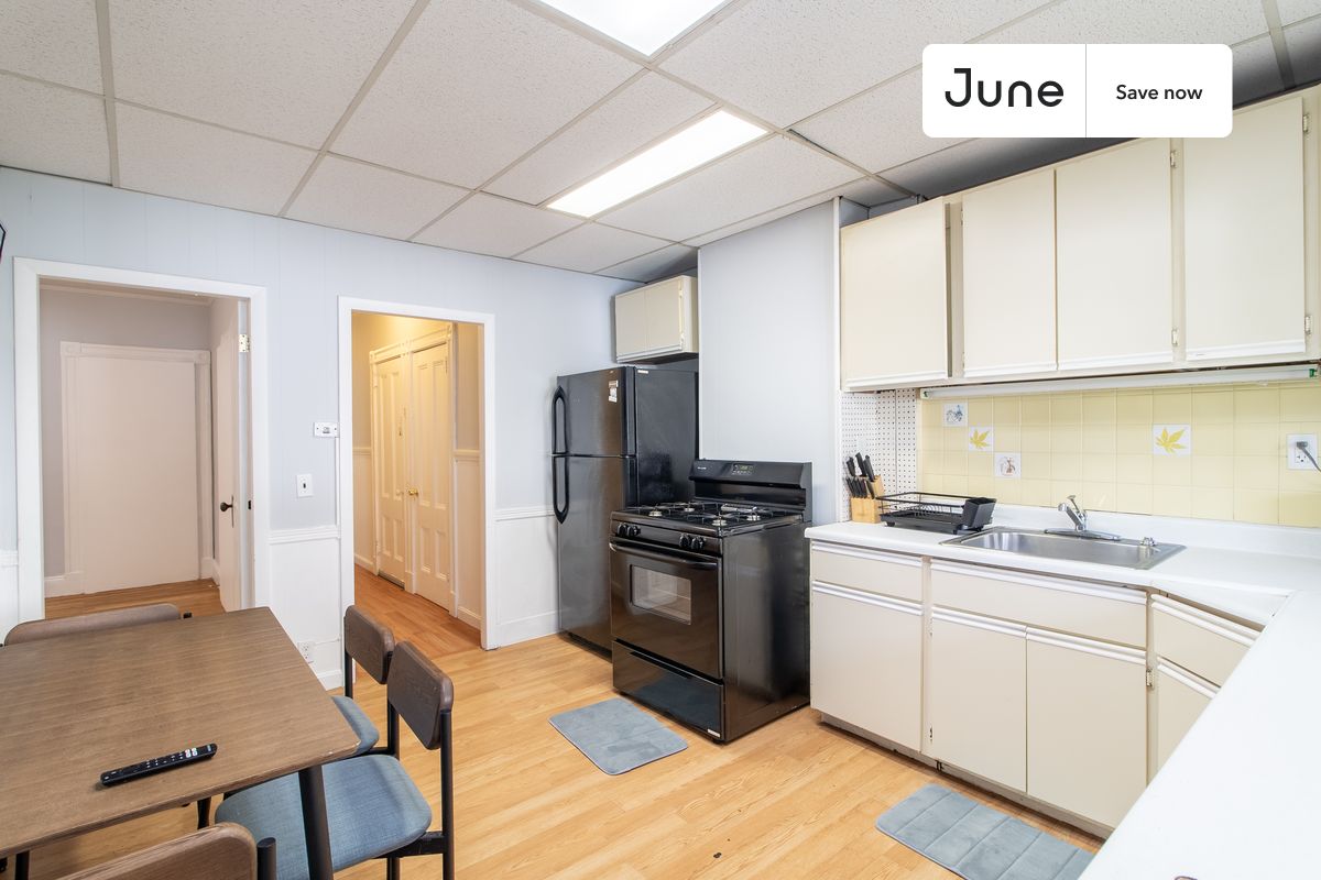 

3 bedroom in East Cambridge on flexible lease terms.

Check out 3D tour now:  https://jnhm.es/8ez

This 3 bedrooms, 1 bath apartment on the East Cambridge  is available on a 12 month lease or a flexible short term (31 to 364 days) lease. You pick your custom start and end date. Monthly rent rate is determined by furnishing preference, move-in date and move-out date. Speak to a June representative for recommendations on the best stay duration for the lowest rate, and learn more about this home on the June website:

Amenities of this home:   Furnished Common Areas,    Wi-Fi - Paid separately (High-Speed),    Guarantors Allowed,       Dine in kitchen,    Laundry - Paid separately (in building),    Balcony,    Wall-Mounted TV,    Hardwood Flooring,    Microwave,    Oven,    Refrigerator,    Heating | Baseboard Gas heating,   also, this unit is conveniently located, several local parks, restaurants and bars are just minutes away.

About June Homes: Welcome to the easiest rental experience of your life. Rent furnished or unfurnished apartments on a 12 month lease or a flexible short term (31 to 364 days). As a resident, you’ll have access to 24/7 support and monthly cleanings of the home’s shared spaces. Sign up now to apply online for your next home with June: https://jnhm.es/sign-roomi

Brokers welcome! Contact us for more details.

Use this listing ID when speaking to June team: #1743