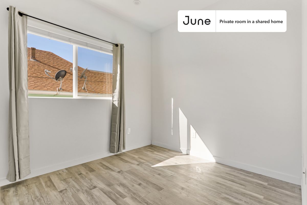 

PLEASE NOTE: This is a private room in a shared apartment. You will have your own bedroom and shared common areas (kitchen, bathroom, etc.) with other residents.

Queen bedroom in a 5 bedroom / 7 bathroom apartment!

Check out 3D tour now:  https://jnhm.es/Yr

This  Queen room in Boyle Heights  is available on a 12 month lease or a flexible short term (31 to 364 days) lease. You pick your custom start and end date. Monthly rent rate is determined by furnishing preference, move-in date and move-out date. Speak to a June representative for recommendations on the best stay duration for the lowest rate, and learn more about this home on the June website:  https://jnhm.es/5Ng

Amenities of this home:      Laundry in home (free),    32-inch Flat-Screen TV,       Guarantors Allowed,    Wi-Fi - Paid separately (High-Speed),    Furnished Common Areas,    Dishwasher,    Hardwood Flooring,    Microwave,    Oven,    Refrigerator,   also, this unit is conveniently located, several local parks, restaurants and bars are just minutes away.

About June Homes: Welcome to the easiest rental experience of your life. Rent furnished or unfurnished apartments on a 12 month lease or a flexible short term (31 to 364 days). As a resident, you’ll have access to 24/7 support and monthly cleanings of the home’s shared spaces. Sign up now to apply online for your next home with June: https://jnhm.es/sign-roomi

Brokers welcome! Contact us for more details.

Interested? Use this listing ID when speaking to June team:  #821 D