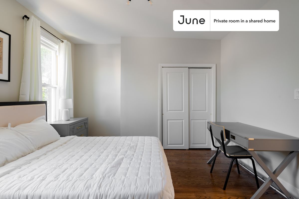 PLEASE NOTE: This is a private room in a shared apartment. You will have your own bedroom and shared common areas (kitchen, bathroom, etc.) with other residents.
Full bedroom in a 3 bedroom / 1.5 bathroom apartment!
Check out 3D tour now: https://jnhm.es/87N
This Full room in Jersey City is available on a 12 month lease or a flexible short term (31 to 364 days) lease. You pick your custom start and end date. Monthly rent rate is determined by furnishing preference, move-in date and move-out date. Speak to a June representative for recommendations on the best stay duration for the lowest rate, and learn more about this home on the June website: https://jnhm.es/6hR
Amenities of this home: Furnished Common Areas, Wi-Fi - Paid separately (High-Speed), Guarantors Allowed, 32-inch Flat-Screen TV, Laundry in home (free), Hardwood Flooring, Microwave, Oven, Refrigerator, also, this unit is conveniently located, several local parks, restaurants and bars are just minutes away.
About June Homes: Welcome to the easiest rental experience of your life. Rent furnished or unfurnished apartments on a 12 month lease or a flexible short term (31 to 364 days). As a resident, you’ll have access to 24/7 support and monthly cleanings of the home’s shared spaces. Sign up now to apply online for your next home with June: https://jnhm.es/sign-roomi
Brokers welcome! Contact us for more details.
Interested? Use this listing ID when speaking to June team: #1447 B