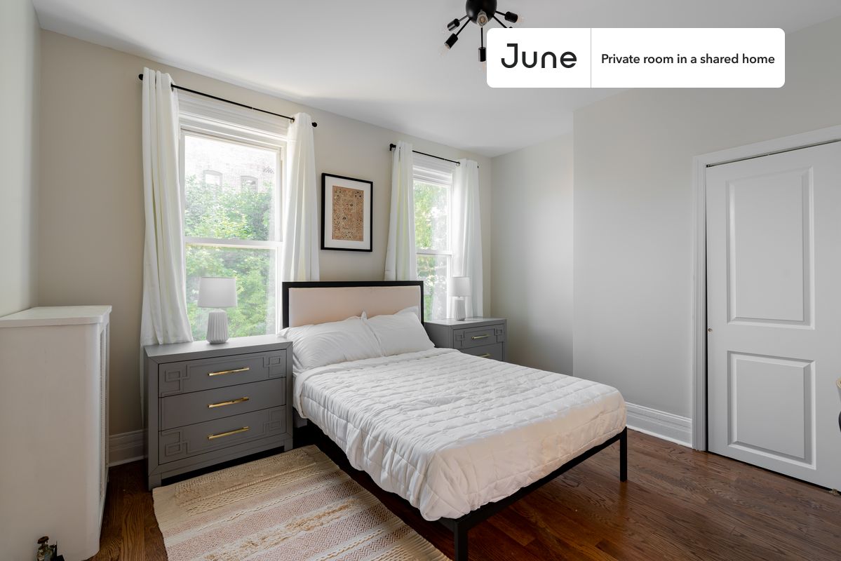 PLEASE NOTE: This is a private room in a shared apartment. You will have your own bedroom and shared common areas (kitchen, bathroom, etc.) with other residents.
Full bedroom in a 3 bedroom / 1.5 bathroom apartment!
Check out 3D tour now: https://jnhm.es/87N
This Full room in Jersey City is available on a 12 month lease or a flexible short term (31 to 364 days) lease. You pick your custom start and end date. Monthly rent rate is determined by furnishing preference, move-in date and move-out date. Speak to a June representative for recommendations on the best stay duration for the lowest rate, and learn more about this home on the June website: https://jnhm.es/6hR
Amenities of this home: Furnished Common Areas, Wi-Fi - Paid separately (High-Speed), Guarantors Allowed, 32-inch Flat-Screen TV, Laundry in home (free), Hardwood Flooring, Microwave, Oven, Refrigerator, also, this unit is conveniently located, several local parks, restaurants and bars are just minutes away.
About June Homes: Welcome to the easiest rental experience of your life. Rent furnished or unfurnished apartments on a 12 month lease or a flexible short term (31 to 364 days). As a resident, you’ll have access to 24/7 support and monthly cleanings of the home’s shared spaces. Sign up now to apply online for your next home with June: https://jnhm.es/sign-roomi
Brokers welcome! Contact us for more details.
Interested? Use this listing ID when speaking to June team: #1447 B