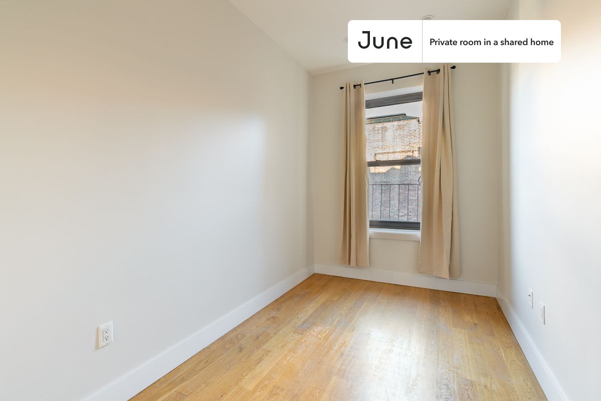 PLEASE NOTE: This is a private room in a shared apartment. You will have your own bedroom and shared common areas (kitchen, bathroom, etc.) with other residents.
Full bedroom in a 3 bedroom / 1 bathroom apartment!
Check out 3D tour now: https://jnhm.es/843
This Full room in Central Harlem is available on a 12 month lease or a flexible short term (31 to 364 days) lease. You pick your custom start and end date. Monthly rent rate is determined by furnishing preference, move-in date and move-out date. Speak to a June representative for recommendations on the best stay duration for the lowest rate, and learn more about this home on the June website: https://jnhm.es/62H
Amenities of this home: Dishwasher, Furnished Common Areas, Wi-Fi - Paid separately (High-Speed), Guarantors Allowed, Laundry in home (free), Wall-Mounted TV, Hardwood Flooring, Microwave, Oven, Refrigerator, also, this unit is conveniently located, several local parks, restaurants and bars are just minutes away.
About June Homes: Welcome to the easiest rental experience of your life. Rent furnished or unfurnished apartments on a 12 month lease or a flexible short term (31 to 364 days). As a resident, you’ll have access to 24/7 support and monthly cleanings of the home’s shared spaces. Sign up now to apply online for your next home with June: https://jnhm.es/sign-roomi
Brokers welcome! Contact us for more details.
Interested? Use this listing ID when speaking to June team: #1090 B