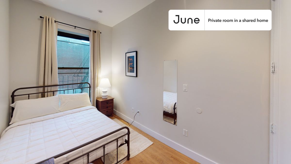 PLEASE NOTE: This is a private room in a shared apartment. You will have your own bedroom and shared common areas (kitchen, bathroom, etc.) with other residents.
Full bedroom in a 3 bedroom / 1 bathroom apartment!
Check out 3D tour now: https://jnhm.es/843
This Full room in Central Harlem is available on a 12 month lease or a flexible short term (31 to 364 days) lease. You pick your custom start and end date. Monthly rent rate is determined by furnishing preference, move-in date and move-out date. Speak to a June representative for recommendations on the best stay duration for the lowest rate, and learn more about this home on the June website: https://jnhm.es/62H
Amenities of this home: Dishwasher, Furnished Common Areas, Wi-Fi - Paid separately (High-Speed), Guarantors Allowed, Laundry in home (free), Wall-Mounted TV, Hardwood Flooring, Microwave, Oven, Refrigerator, also, this unit is conveniently located, several local parks, restaurants and bars are just minutes away.
About June Homes: Welcome to the easiest rental experience of your life. Rent furnished or unfurnished apartments on a 12 month lease or a flexible short term (31 to 364 days). As a resident, you’ll have access to 24/7 support and monthly cleanings of the home’s shared spaces. Sign up now to apply online for your next home with June: https://jnhm.es/sign-roomi
Brokers welcome! Contact us for more details.
Interested? Use this listing ID when speaking to June team: #1090 B