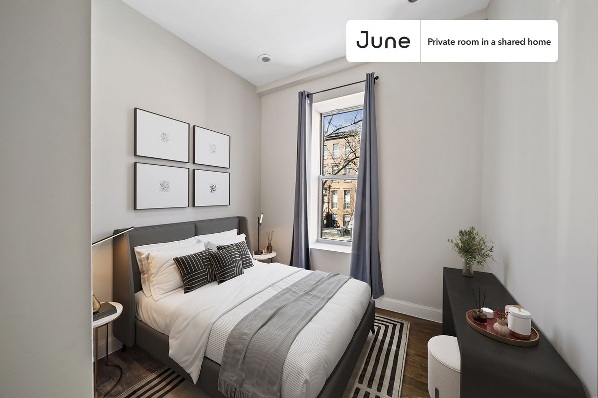 PLEASE NOTE: This is a private room in a shared apartment. You will have your own bedroom and shared common areas (kitchen, bathroom, etc.) with other residents.
Full bedroom in a 4 bedroom / 2 bathroom apartment!
Check out 3D tour now: https://jnhm.es/10z
This Full room in Bedford-Stuyvesant is available on a 12 month lease or a flexible short term (31 to 364 days) lease. You pick your custom start and end date. Monthly rent rate is determined by furnishing preference, move-in date and move-out date. Speak to a June representative for recommendations on the best stay duration for the lowest rate, and learn more about this home on the June website: https://jnhm.es/5Re
Amenities of this home: Furnished Common Areas, Wi-Fi - Paid separately (High-Speed), Guarantors Allowed, Central AC (Common space), Wall-Mounted TV, Hardwood Flooring, Microwave, Oven, Refrigerator, also, this unit is conveniently located, several local parks, restaurants and bars are just minutes away.
About June Homes: Welcome to the easiest rental experience of your life. Rent furnished or unfurnished apartments on a 12 month lease or a flexible short term (31 to 364 days). As a resident, you’ll have access to 24/7 support and monthly cleanings of the home’s shared spaces. Sign up now to apply online for your next home with June: https://jnhm.es/sign-roomi
Brokers welcome! Contact us for more details.
Interested? Use this listing ID when speaking to June team: #896 C