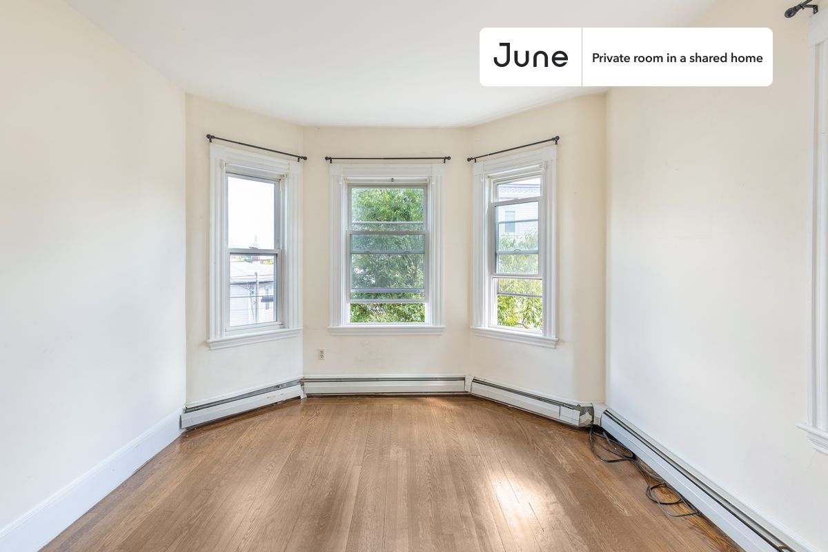 

PLEASE NOTE: This is a private room in a shared apartment. You will have your own bedroom and shared common areas (kitchen, bathroom, etc.) with other residents.

Queen bedroom in a 3 bedroom / 1 bathroom apartment!

Check out 3D tour now:  https://jnhm.es/8b2

This  Queen room in JFK/UMass  is available on a 12 month lease or a flexible short term (31 to 364 days) lease. You pick your custom start and end date. Monthly rent rate is determined by furnishing preference, move-in date and move-out date. Speak to a June representative for recommendations on the best stay duration for the lowest rate, and learn more about this home on the June website:  https://jnhm.es/66A

Amenities of this home:   Laundry in home (free),       Dine in kitchen,    32-inch Flat-Screen TV,       Guarantors Allowed,    Wi-Fi - Paid separately (High-Speed),    Furnished Common Areas,    Living area,    Parking Spot (Paid separately),    Hardwood Flooring,    Microwave,    Oven,    Refrigerator,   also, this unit is conveniently located, several local parks, restaurants and bars are just minutes away.

About June Homes: Welcome to the easiest rental experience of your life. Rent furnished or unfurnished apartments on a 12 month lease or a flexible short term (31 to 364 days). As a resident, you’ll have access to 24/7 support and monthly cleanings of the home’s shared spaces. Sign up now to apply online for your next home with June: https://jnhm.es/sign-roomi

Brokers welcome! Contact us for more details.

Interested? Kindly note that the minimum stay duration would be 31 days. 

Use this listing ID when speaking to June team:  #1212 B