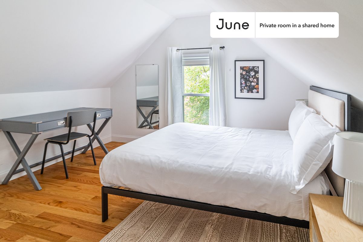 

PLEASE NOTE: This is a private room in a shared apartment. You will have your own bedroom and shared common areas (kitchen, bathroom, etc.) with other residents.

Full bedroom in a 6 bedroom / 2 bathroom apartment!

Check out 3D tour now:  https://jnhm.es/88m

This  Full room in Somerville  is available on a 12 month lease or a flexible short term (31 to 364 days) lease. You pick your custom start and end date. Monthly rent rate is determined by furnishing preference, move-in date and move-out date. Speak to a June representative for recommendations on the best stay duration for the lowest rate, and learn more about this home on the June website:  https://jnhm.es/6f6

Amenities of this home:   Dishwasher,    Furnished Common Areas,    Wi-Fi - Paid separately (High-Speed),    Guarantors Allowed,       32-inch Flat-Screen TV,    Street parking - City permit required,    Laundry - Paid separately (in building),       Hardwood Flooring,    Microwave,    Oven,    Refrigerator,    Air Conditioning | HVAC,   also, this unit is conveniently located, several local parks, restaurants and bars are just minutes away.

About June Homes: Welcome to the easiest rental experience of your life. Rent furnished or unfurnished apartments on a 12 month lease or a flexible short term (31 to 364 days). As a resident, you’ll have access to 24/7 support and monthly cleanings of the home’s shared spaces. Sign up now to apply online for your next home with June: https://jnhm.es/sign-roomi

Brokers welcome! Contact us for more details.

Interested? Kindly note that the minimum stay duration would be 31 days. 

Use this listing ID when speaking to June team:  #1379 D