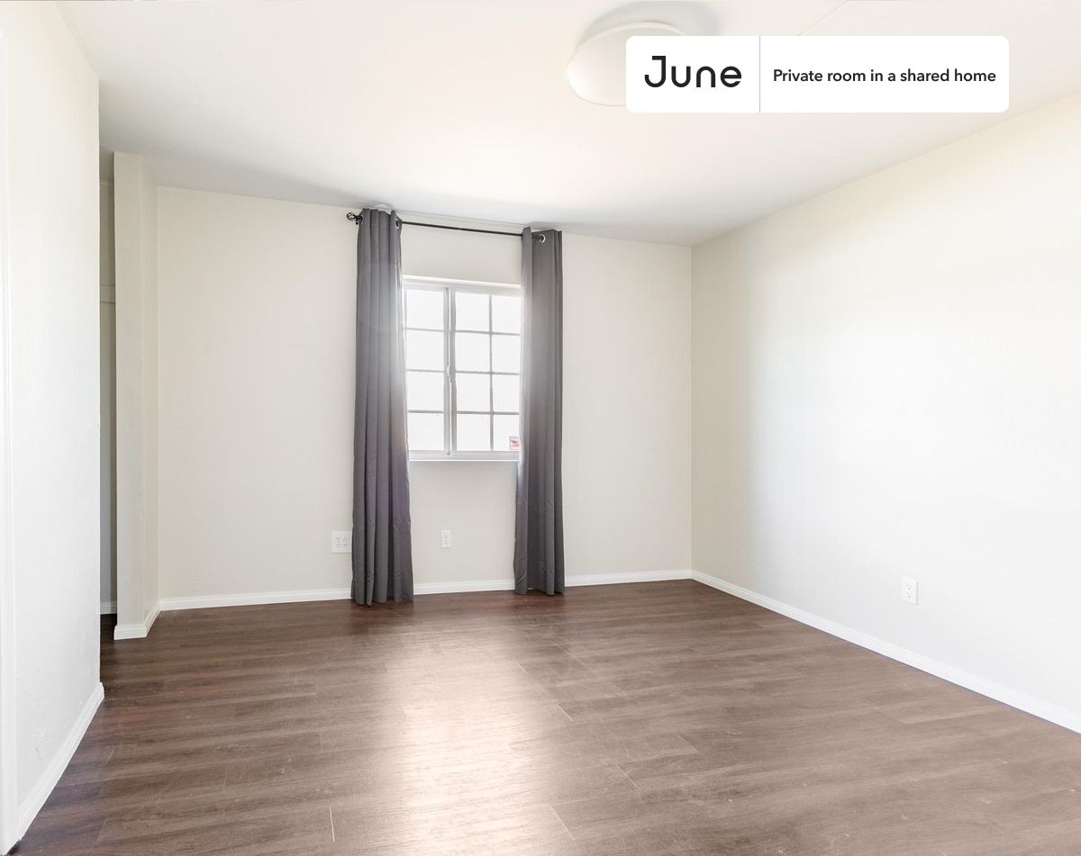 

PLEASE NOTE: This is a private room in a shared apartment. You will have your own bedroom and shared common areas (kitchen, bathroom, etc.) with other residents.

Full bedroom in a 7 bedroom / 3 bathroom apartment!

Check out 3D tour now:  https://jnhm.es/86n

This  Full room in College West  is available on a 12 month lease or a flexible short term (31 to 364 days) lease. You pick your custom start and end date. Monthly rent rate is determined by furnishing preference, move-in date and move-out date. Speak to a June representative for recommendations on the best stay duration for the lowest rate, and learn more about this home on the June website:  https://jnhm.es/5Y7

Amenities of this home:   Dishwasher,    Furnished Common Areas,    Wi-Fi - Paid separately (High-Speed),    Guarantors Allowed,       Central AC (Common space),    Laundry in home (free),       Enclosed backyard,    Wall-Mounted TV,    Hardwood Flooring,    Microwave,    Oven,    Refrigerator,    garage parking (paid),   also, this unit is conveniently located, several local parks, restaurants and bars are just minutes away.

About June Homes: Welcome to the easiest rental experience of your life. Rent furnished or unfurnished apartments on a 12 month lease or a flexible short term (31 to 364 days). As a resident, you’ll have access to 24/7 support and monthly cleanings of the home’s shared spaces. Sign up now to apply online for your next home with June: https://jnhm.es/sign-roomi

Brokers welcome! Contact us for more details.

Interested? Use this listing ID when speaking to June team:  #1021 B