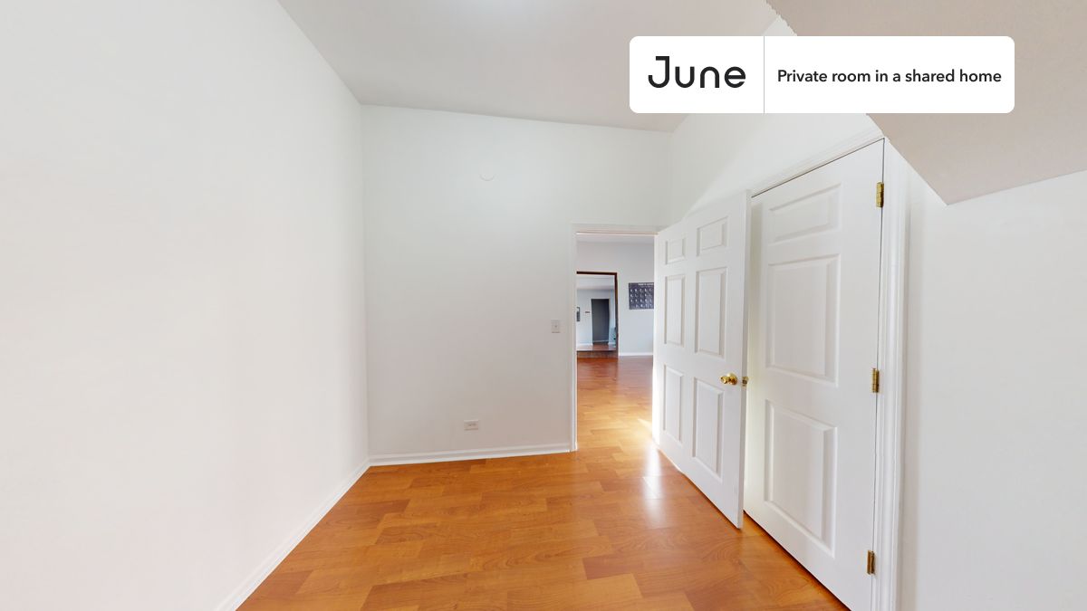 PLEASE NOTE: This is a private room in a shared apartment. You will have your own bedroom and shared common areas (kitchen, bathroom, etc.) with other residents.
Queen bedroom in a 3 bedroom / 1 bathroom apartment!
Check out 3D tour now: https://jnhm.es/8fC
This Queen room in Logan Square is available on a 12 month lease or a flexible short term (31 to 364 days) lease. You pick your custom start and end date. Monthly rent rate is determined by furnishing preference, move-in date and move-out date. Speak to a June representative for recommendations on the best stay duration for the lowest rate, and learn more about this home on the June website: https://jnhm.es/6yA
Amenities of this home: Dishwasher, Furnished Common Areas, Wi-Fi - Paid separately (High-Speed), Guarantors Allowed, 32-inch Flat-Screen TV, Dining area, Laundry - Paid separately (in building), Hardwood Flooring, Microwave, Oven, Refrigerator, Air Conditioning | HVAC, Street parking - No permit required, also, this unit is conveniently located, several local parks, restaurants and bars are just minutes away.
About June Homes: Welcome to the easiest rental experience of your life. Rent furnished or unfurnished apartments on a 12 month lease or a flexible short term (31 to 364 days). As a resident, you’ll have access to 24/7 support and monthly cleanings of the home’s shared spaces. Sign up now to apply online for your next home with June: https://jnhm.es/sign-roomi
Brokers welcome! Contact us for more details.
Interested? Kindly note that the minimum stay duration would be 32 days.
Use this listing ID when speaking to June team: #1784 A