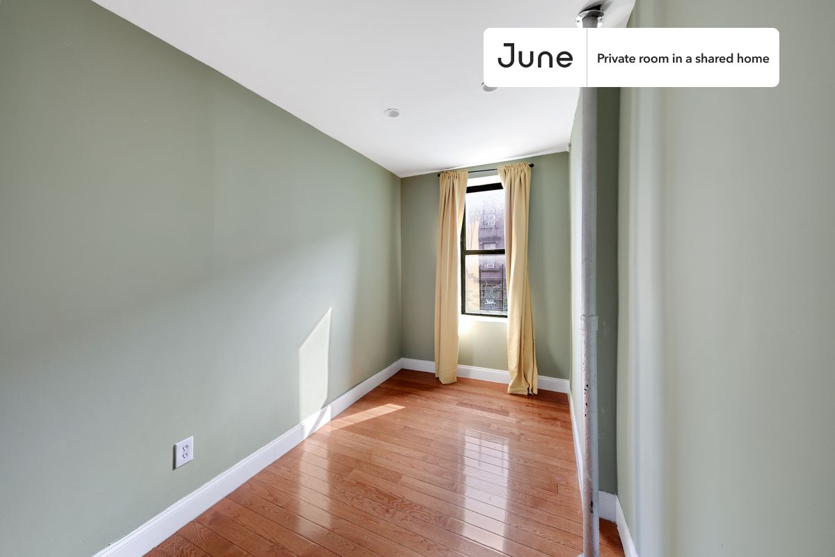 

PLEASE NOTE: This is a private room in a shared apartment. You will have your own bedroom and shared common areas (kitchen, bathroom, etc.) with other residents.

Full bedroom in a 4 bedroom / 2 bathroom apartment!

Check out 3D tour now:  https://jnhm.es/V7

This  Full room in East Harlem  is available on a 12 month lease or a flexible short term (31 to 364 days) lease. You pick your custom start and end date. Monthly rent rate is determined by furnishing preference, move-in date and move-out date. Speak to a June representative for recommendations on the best stay duration for the lowest rate, and learn more about this home on the June website:  https://jnhm.es/5HG

Amenities of this home:   Dishwasher,    Furnished Common Areas,    Wi-Fi - Paid separately (High-Speed),    Elevator,    Guarantors Allowed,       32-inch Flat-Screen TV,       Street parking - City permit required,    Laundry in home (free),    Hardwood Flooring,    Microwave,    Oven,    Refrigerator,   also, this unit is conveniently located, several local parks, restaurants and bars are just minutes away.

About June Homes: Welcome to the easiest rental experience of your life. Rent furnished or unfurnished apartments on a 12 month lease or a flexible short term (31 to 364 days). As a resident, you’ll have access to 24/7 support and monthly cleanings of the home’s shared spaces. Sign up now to apply online for your next home with June: https://jnhm.es/sign-roomi

Brokers welcome! Contact us for more details.

Interested? Use this listing ID when speaking to June team:  #701 D