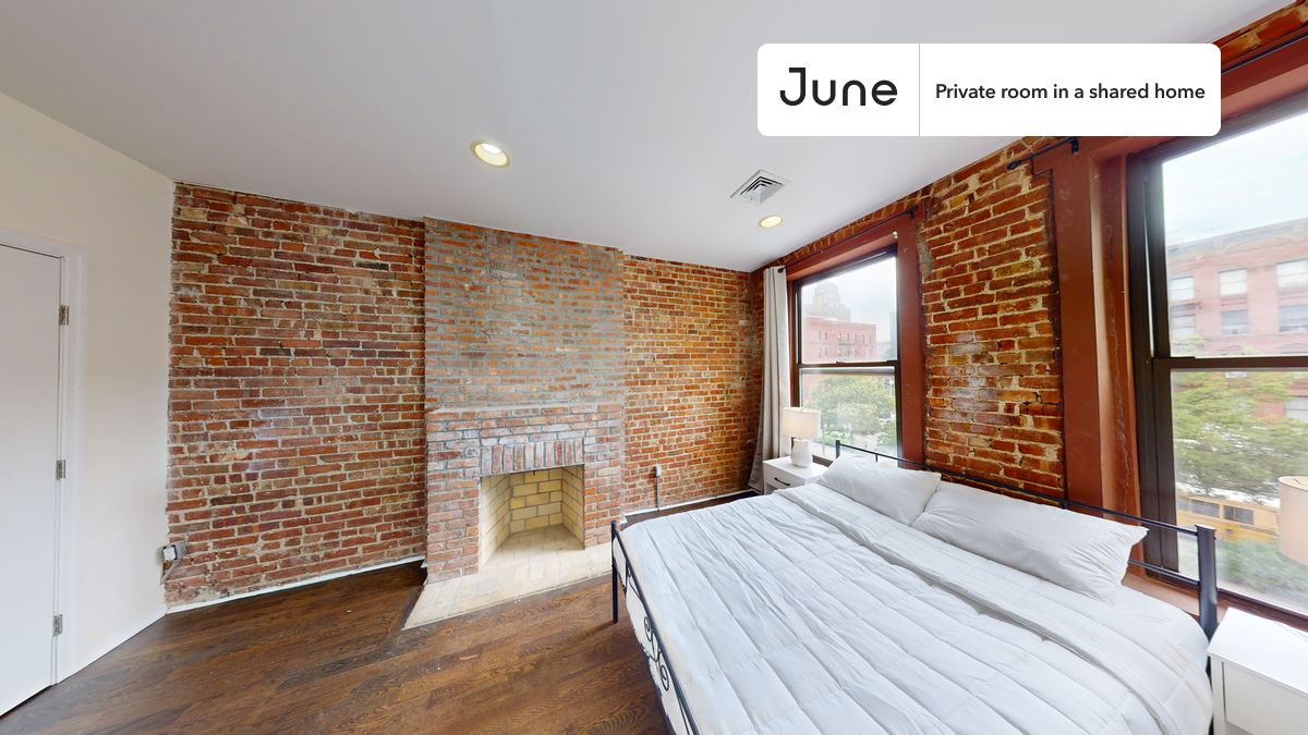 PLEASE NOTE: This is a private room in a shared apartment. You will have your own bedroom and shared common areas (kitchen, bathroom, etc.) with other residents.
Full bedroom in a 4 bedroom / 2 bathroom apartment!
Check out 3D tour now: https://jnhm.es/8ev
This Full room in Central Harlem is available on a 12 month lease or a flexible short term (31 to 364 days) lease. You pick your custom start and end date. Monthly rent rate is determined by furnishing preference, move-in date and move-out date. Speak to a June representative for recommendations on the best stay duration for the lowest rate, and learn more about this home on the June website: https://jnhm.es/6wa
Amenities of this home: Furnished Common Areas, Wi-Fi - Paid separately (High-Speed), Guarantors Allowed, Dining area, Laundry in home (free), Living area, Hardwood Flooring, Oven, Refrigerator, Air Conditioning | HVAC, also, this unit is conveniently located, several local parks, restaurants and bars are just minutes away.
About June Homes: Welcome to the easiest rental experience of your life. Rent furnished or unfurnished apartments on a 12 month lease or a flexible short term (31 to 364 days). As a resident, you’ll have access to 24/7 support and monthly cleanings of the home’s shared spaces. Sign up now to apply online for your next home with June: https://jnhm.es/sign-roomi
Brokers welcome! Contact us for more details.
Interested? Use this listing ID when speaking to June team: #1739 D