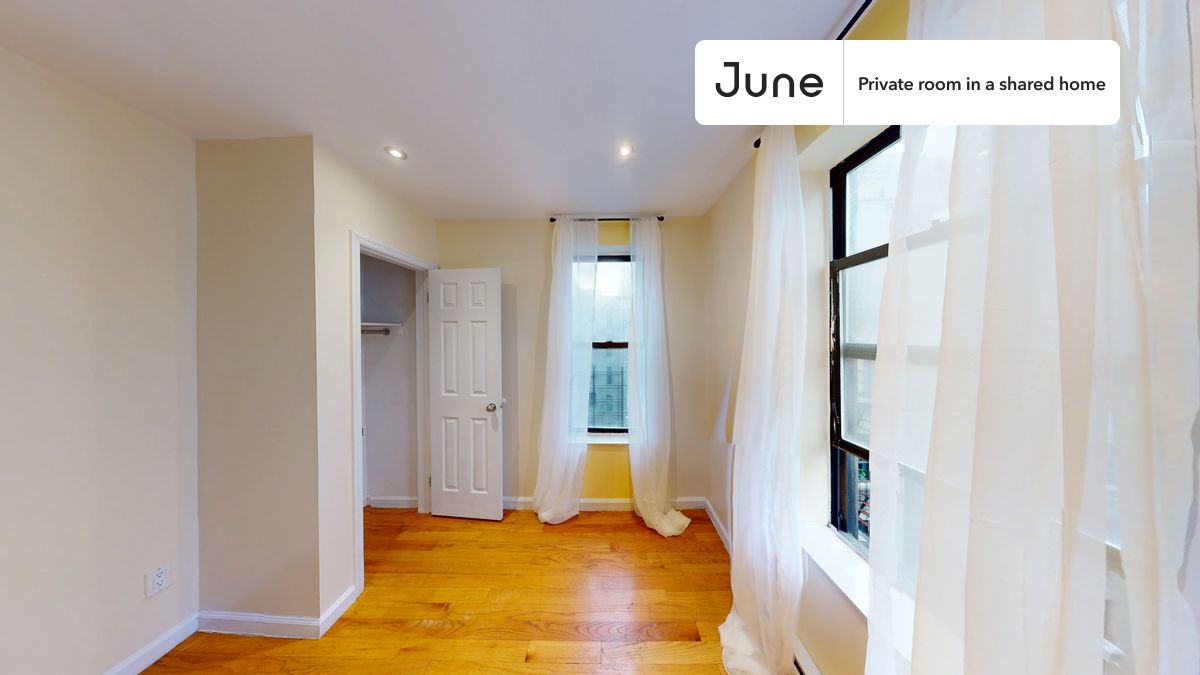 PLEASE NOTE: This is a private room in a shared apartment. You will have your own bedroom and shared common areas (kitchen, bathroom, etc.) with other residents.
Full bedroom in a 4 bedroom / 1 bathroom apartment!
Check out 3D tour now: https://jnhm.es/8gb
This Full room in Upper West Side is available on a 12 month lease or a flexible short term (31 to 364 days) lease. You pick your custom start and end date. Monthly rent rate is determined by furnishing preference, move-in date and move-out date. Speak to a June representative for recommendations on the best stay duration for the lowest rate, and learn more about this home on the June website: https://jnhm.es/6BG
Amenities of this home: Dishwasher, Furnished Common Areas, Wi-Fi - Paid separately (High-Speed), Elevator, Guarantors Allowed, Dining area, Laundry in home (free), Courtyard, Wall-Mounted TV, Hardwood Flooring, Microwave, Oven, Refrigerator, also, this unit is conveniently located, several local parks, restaurants and bars are just minutes away.
About June Homes: Welcome to the easiest rental experience of your life. Rent furnished or unfurnished apartments on a 12 month lease or a flexible short term (31 to 364 days). As a resident, you’ll have access to 24/7 support and monthly cleanings of the home’s shared spaces. Sign up now to apply online for your next home with June: https://jnhm.es/sign-roomi
Brokers welcome! Contact us for more details.
Interested? Use this listing ID when speaking to June team: #1835 A