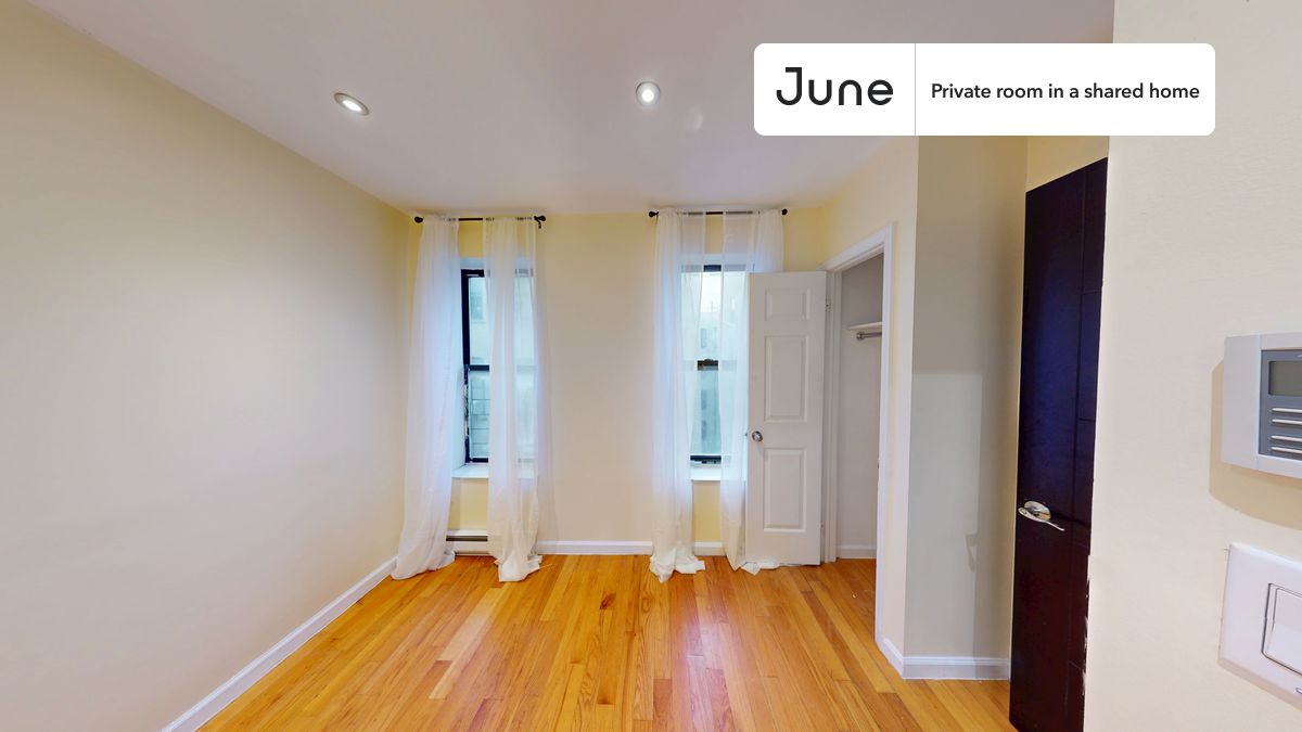 PLEASE NOTE: This is a private room in a shared apartment. You will have your own bedroom and shared common areas (kitchen, bathroom, etc.) with other residents.
Full bedroom in a 4 bedroom / 1 bathroom apartment!
Check out 3D tour now: https://jnhm.es/8gb
This Full room in Upper West Side is available on a 12 month lease or a flexible short term (31 to 364 days) lease. You pick your custom start and end date. Monthly rent rate is determined by furnishing preference, move-in date and move-out date. Speak to a June representative for recommendations on the best stay duration for the lowest rate, and learn more about this home on the June website: https://jnhm.es/6BJ
Amenities of this home: Dishwasher, Furnished Common Areas, Wi-Fi - Paid separately (High-Speed), Elevator, Guarantors Allowed, Dining area, Laundry in home (free), Courtyard, Wall-Mounted TV, Hardwood Flooring, Microwave, Oven, Refrigerator, also, this unit is conveniently located, several local parks, restaurants and bars are just minutes away.
About June Homes: Welcome to the easiest rental experience of your life. Rent furnished or unfurnished apartments on a 12 month lease or a flexible short term (31 to 364 days). As a resident, you’ll have access to 24/7 support and monthly cleanings of the home’s shared spaces. Sign up now to apply online for your next home with June: https://jnhm.es/sign-roomi
Brokers welcome! Contact us for more details.
Interested? Use this listing ID when speaking to June team: #1835 D