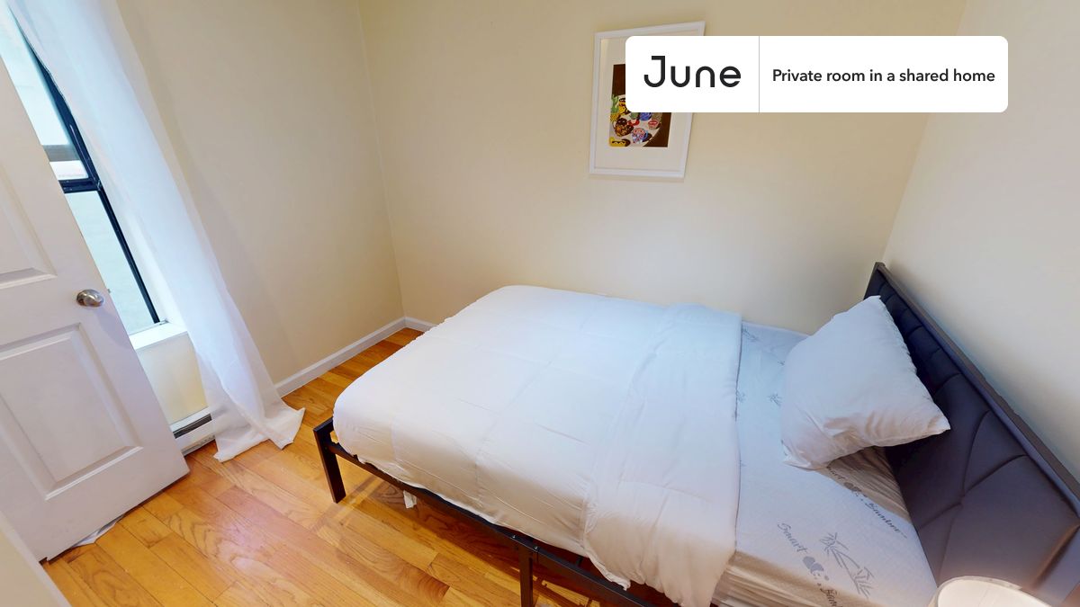 PLEASE NOTE: This is a private room in a shared apartment. You will have your own bedroom and shared common areas (kitchen, bathroom, etc.) with other residents.
Full bedroom in a 4 bedroom / 1 bathroom apartment!
Check out 3D tour now: https://jnhm.es/8gb
This Full room in Upper West Side is available on a 12 month lease or a flexible short term (31 to 364 days) lease. You pick your custom start and end date. Monthly rent rate is determined by furnishing preference, move-in date and move-out date. Speak to a June representative for recommendations on the best stay duration for the lowest rate, and learn more about this home on the June website: https://jnhm.es/6BH
Amenities of this home: Dishwasher, Furnished Common Areas, Wi-Fi - Paid separately (High-Speed), Elevator, Guarantors Allowed, Dining area, Laundry in home (free), Courtyard, Wall-Mounted TV, Hardwood Flooring, Microwave, Oven, Refrigerator, also, this unit is conveniently located, several local parks, restaurants and bars are just minutes away.
About June Homes: Welcome to the easiest rental experience of your life. Rent furnished or unfurnished apartments on a 12 month lease or a flexible short term (31 to 364 days). As a resident, you’ll have access to 24/7 support and monthly cleanings of the home’s shared spaces. Sign up now to apply online for your next home with June: https://jnhm.es/sign-roomi
Brokers welcome! Contact us for more details.
Interested? Use this listing ID when speaking to June team: #1835 B