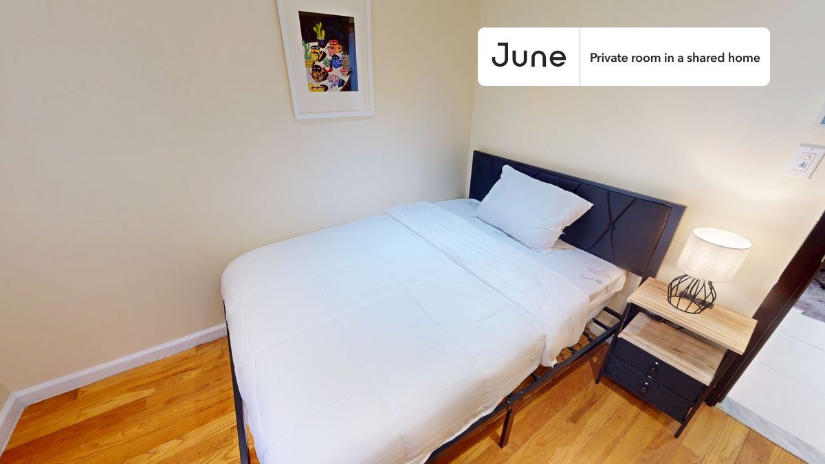 PLEASE NOTE: This is a private room in a shared apartment. You will have your own bedroom and shared common areas (kitchen, bathroom, etc.) with other residents.
Full bedroom in a 4 bedroom / 1 bathroom apartment!
Check out 3D tour now: https://jnhm.es/8gb
This Full room in Upper West Side is available on a 12 month lease or a flexible short term (31 to 364 days) lease. You pick your custom start and end date. Monthly rent rate is determined by furnishing preference, move-in date and move-out date. Speak to a June representative for recommendations on the best stay duration for the lowest rate, and learn more about this home on the June website: https://jnhm.es/6BH
Amenities of this home: Dishwasher, Furnished Common Areas, Wi-Fi - Paid separately (High-Speed), Elevator, Guarantors Allowed, Dining area, Laundry in home (free), Courtyard, Wall-Mounted TV, Hardwood Flooring, Microwave, Oven, Refrigerator, also, this unit is conveniently located, several local parks, restaurants and bars are just minutes away.
About June Homes: Welcome to the easiest rental experience of your life. Rent furnished or unfurnished apartments on a 12 month lease or a flexible short term (31 to 364 days). As a resident, you’ll have access to 24/7 support and monthly cleanings of the home’s shared spaces. Sign up now to apply online for your next home with June: https://jnhm.es/sign-roomi
Brokers welcome! Contact us for more details.
Interested? Use this listing ID when speaking to June team: #1835 B