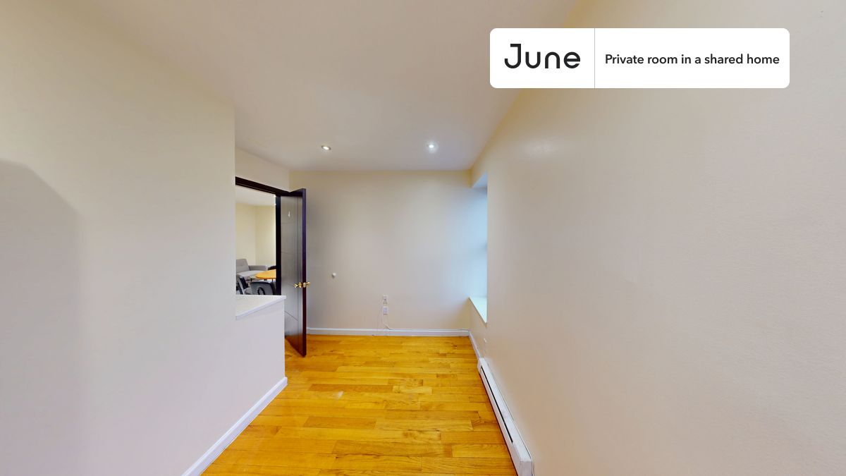PLEASE NOTE: This is a private room in a shared apartment. You will have your own bedroom and shared common areas (kitchen, bathroom, etc.) with other residents.
Full bedroom in a 4 bedroom / 1 bathroom apartment!
Check out 3D tour now: https://jnhm.es/8gb
This Full room in Upper West Side is available on a 12 month lease or a flexible short term (31 to 364 days) lease. You pick your custom start and end date. Monthly rent rate is determined by furnishing preference, move-in date and move-out date. Speak to a June representative for recommendations on the best stay duration for the lowest rate, and learn more about this home on the June website: https://jnhm.es/6BI
Amenities of this home: Dishwasher, Furnished Common Areas, Wi-Fi - Paid separately (High-Speed), Elevator, Guarantors Allowed, Dining area, Laundry in home (free), Courtyard, Wall-Mounted TV, Hardwood Flooring, Microwave, Oven, Refrigerator, also, this unit is conveniently located, several local parks, restaurants and bars are just minutes away.
About June Homes: Welcome to the easiest rental experience of your life. Rent furnished or unfurnished apartments on a 12 month lease or a flexible short term (31 to 364 days). As a resident, you’ll have access to 24/7 support and monthly cleanings of the home’s shared spaces. Sign up now to apply online for your next home with June: https://jnhm.es/sign-roomi
Brokers welcome! Contact us for more details.
Interested? Use this listing ID when speaking to June team: #1835 C