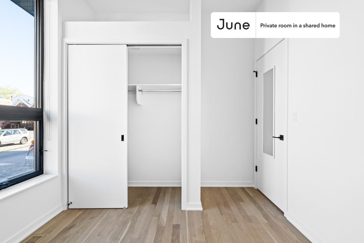 

PLEASE NOTE: This is a private room in a shared apartment. You will have your own bedroom and shared common areas (kitchen, bathroom, etc.) with other residents.

Queen bedroom in a 4 bedroom / 3.5 bathroom apartment!

Check out 3D tour now:  https://jnhm.es/8gs

This  Queen room in Pilsen  is available on a 12 month lease or a flexible short term (31 to 364 days) lease. You pick your custom start and end date. Monthly rent rate is determined by furnishing preference, move-in date and move-out date. Speak to a June representative for recommendations on the best stay duration for the lowest rate, and learn more about this home on the June website:  https://jnhm.es/6Dn

Amenities of this home:   Dishwasher,    Furnished Common Areas,    Wi-Fi - Paid separately (High-Speed),    Guarantors Allowed,       Roof deck,    Dining area,    Laundry in home (free),       Wall-Mounted TV,    Hardwood Flooring,    Oven,    Refrigerator,    Air Conditioning | HVAC,   also, this unit is conveniently located, several local parks, restaurants and bars are just minutes away.

About June Homes: Welcome to the easiest rental experience of your life. Rent furnished or unfurnished apartments on a 12 month lease or a flexible short term (31 to 364 days). As a resident, you’ll have access to 24/7 support and monthly cleanings of the home’s shared spaces. Sign up now to apply online for your next home with June: https://jnhm.es/sign-roomi

Brokers welcome! Contact us for more details.

Interested? Kindly note that the minimum stay duration would be 32 days. 

Use this listing ID when speaking to June team:  #1861 D