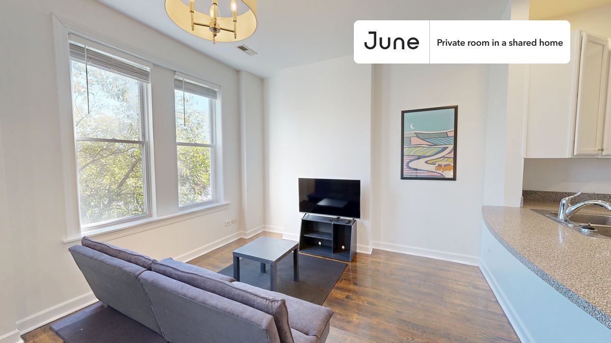 

PLEASE NOTE: This is a private room in a shared apartment. You will have your own bedroom and shared common areas (kitchen, bathroom, etc.) with other residents.

Queen bedroom in a 3 bedroom / 2 bathroom apartment!

Check out 3D tour now:  https://jnhm.es/8h6

This  Queen room in Near West Side  is available on a 12 month lease or a flexible short term (31 to 364 days) lease. You pick your custom start and end date. Monthly rent rate is determined by furnishing preference, move-in date and move-out date. Speak to a June representative for recommendations on the best stay duration for the lowest rate, and learn more about this home on the June website:  https://jnhm.es/6FL

Amenities of this home:   Dishwasher,    Furnished Common Areas,    Wi-Fi - Paid separately (High-Speed),    Guarantors Allowed,       32-inch Flat-Screen TV,    Street parking - City permit required,    Laundry in home (free),       Hardwood Flooring,    Microwave,    Oven,    Refrigerator,    Air Conditioning | HVAC,   also, this unit is conveniently located, several local parks, restaurants and bars are just minutes away.

About June Homes: Welcome to the easiest rental experience of your life. Rent furnished or unfurnished apartments on a 12 month lease or a flexible short term (31 to 364 days). As a resident, you’ll have access to 24/7 support and monthly cleanings of the home’s shared spaces. Sign up now to apply online for your next home with June: https://jnhm.es/sign-roomi

Brokers welcome! Contact us for more details.

Interested? Kindly note that the minimum stay duration would be 32 days. 

Use this listing ID when speaking to June team:  #1897 A