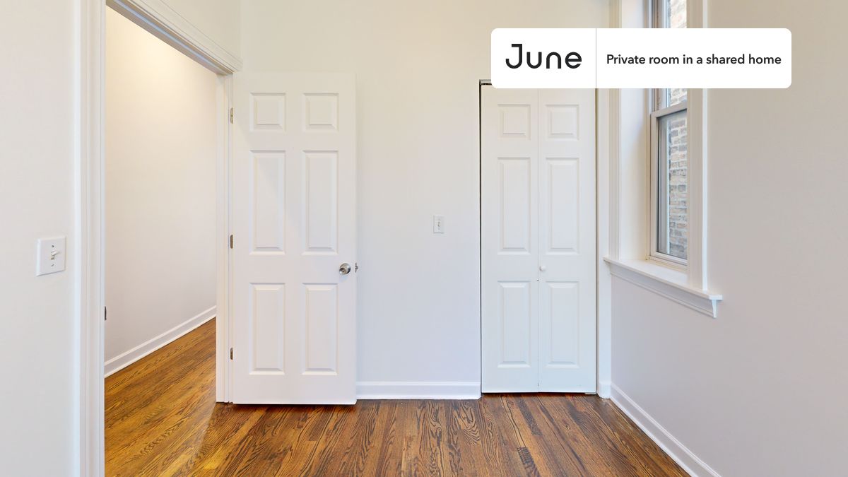 PLEASE NOTE: This is a private room in a shared apartment. You will have your own bedroom and shared common areas (kitchen, bathroom, etc.) with other residents.
Queen bedroom in a 3 bedroom / 2 bathroom apartment!
Check out 3D tour now: https://jnhm.es/8h6
This Queen room in Near West Side is available on a 12 month lease or a flexible short term (31 to 364 days) lease. You pick your custom start and end date. Monthly rent rate is determined by furnishing preference, move-in date and move-out date. Speak to a June representative for recommendations on the best stay duration for the lowest rate, and learn more about this home on the June website: https://jnhm.es/6FM
Amenities of this home: Dishwasher, Furnished Common Areas, Wi-Fi - Paid separately (High-Speed), Guarantors Allowed, 32-inch Flat-Screen TV, Street parking - City permit required, Laundry in home (free), Hardwood Flooring, Microwave, Oven, Refrigerator, Air Conditioning | HVAC, also, this unit is conveniently located, several local parks, restaurants and bars are just minutes away.
About June Homes: Welcome to the easiest rental experience of your life. Rent furnished or unfurnished apartments on a 12 month lease or a flexible short term (31 to 364 days). As a resident, you’ll have access to 24/7 support and monthly cleanings of the home’s shared spaces. Sign up now to apply online for your next home with June: https://jnhm.es/sign-roomi
Brokers welcome! Contact us for more details.
Interested? Kindly note that the minimum stay duration would be 32 days.
Use this listing ID when speaking to June team: #1897 B