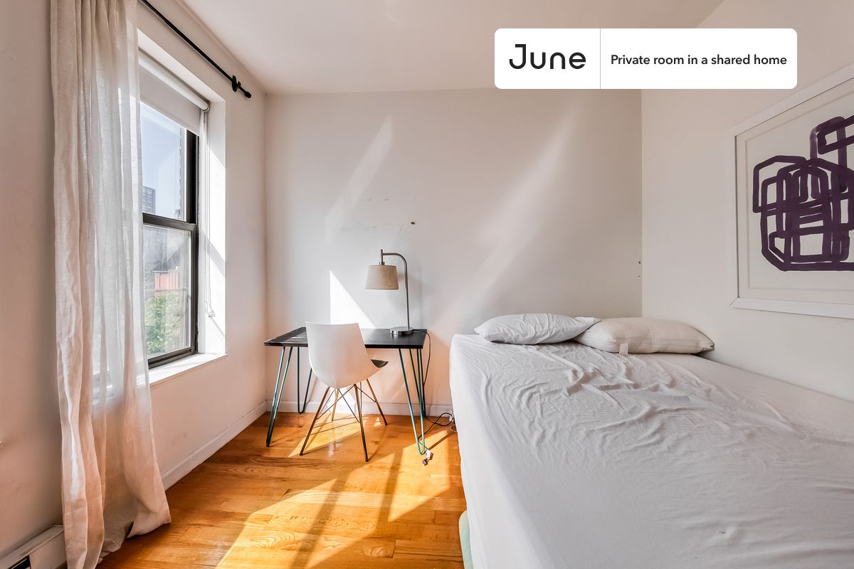 PLEASE NOTE: This is a private room in a shared apartment. You will have your own bedroom and shared common areas (kitchen, bathroom, etc.) with other residents.
Full bedroom in a 6 bedroom / 2 bathroom apartment!
Check out 3D tour now:
This Full room in Central Harlem is available on a 12 month lease or a flexible short term (31 to 364 days) lease. You pick your custom start and end date. Monthly rent rate is determined by furnishing preference, move-in date and move-out date. Speak to a June representative for recommendations on the best stay duration for the lowest rate, and learn more about this home on the June website: https://jnhm.es/6Dt
Amenities of this home: Furnished Common Areas, Dishwasher, Wi-Fi - Paid separately (High-Speed), Guarantors Allowed, Dining area, Laundry in home (free), Hardwood Flooring, Oven, Refrigerator, Heating | Baseboard Gas heating, also, this unit is conveniently located, several local parks, restaurants and bars are just minutes away.
About June Homes: Welcome to the easiest rental experience of your life. Rent furnished or unfurnished apartments on a 12 month lease or a flexible short term (31 to 364 days). As a resident, you’ll have access to 24/7 support and monthly cleanings of the home’s shared spaces. Sign up now to apply online for your next home with June: https://jnhm.es/sign-roomi
Brokers welcome! Contact us for more details.
Interested? Use this listing ID when speaking to June team: #1863 B