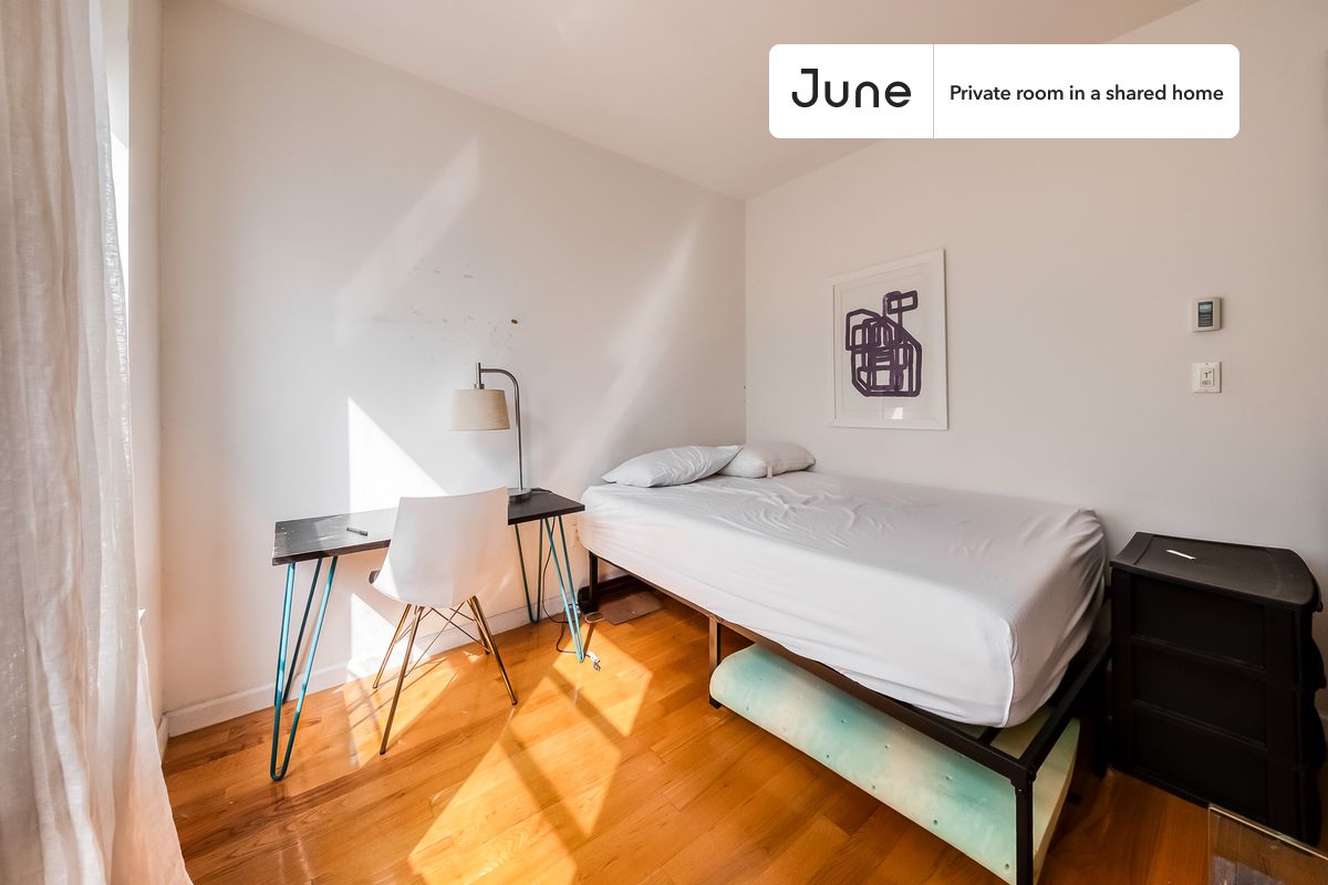 PLEASE NOTE: This is a private room in a shared apartment. You will have your own bedroom and shared common areas (kitchen, bathroom, etc.) with other residents.
Full bedroom in a 6 bedroom / 2 bathroom apartment!
Check out 3D tour now:
This Full room in Central Harlem is available on a 12 month lease or a flexible short term (31 to 364 days) lease. You pick your custom start and end date. Monthly rent rate is determined by furnishing preference, move-in date and move-out date. Speak to a June representative for recommendations on the best stay duration for the lowest rate, and learn more about this home on the June website: https://jnhm.es/6Dt
Amenities of this home: Furnished Common Areas, Dishwasher, Wi-Fi - Paid separately (High-Speed), Guarantors Allowed, Dining area, Laundry in home (free), Hardwood Flooring, Oven, Refrigerator, Heating | Baseboard Gas heating, also, this unit is conveniently located, several local parks, restaurants and bars are just minutes away.
About June Homes: Welcome to the easiest rental experience of your life. Rent furnished or unfurnished apartments on a 12 month lease or a flexible short term (31 to 364 days). As a resident, you’ll have access to 24/7 support and monthly cleanings of the home’s shared spaces. Sign up now to apply online for your next home with June: https://jnhm.es/sign-roomi
Brokers welcome! Contact us for more details.
Interested? Use this listing ID when speaking to June team: #1863 B