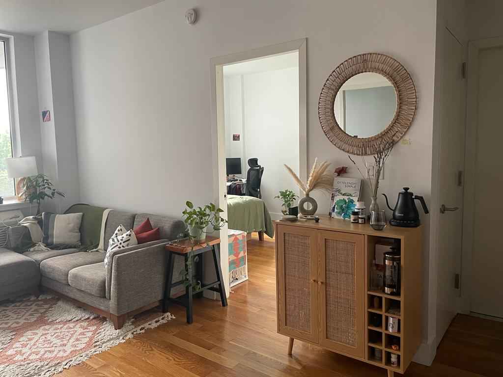Hello!
We have a short-medium term sublet for our 2bed-1bath apartment with a large balcony in Crown Heights available for sublet for 2 months (or flexible) duration, starting Dec 2nd (Flexible with option for lease takeover at $4000/month.
The apartment has the following amenities/conveniences -
6th floor apartment with an elevator
Dishwasher
Individual room heaters
Fully stocked kitchen
Laundry (in building)
Gym (in building)
Temperature controlled indoor swimming pool (in building)
Sauna + steam room (in building)
Rooftop access with beautiful views of Brooklyn and Manhattan
A little about us, and me - We're LGBTQIA+, BIPOC and 420 friendly. We're clean, very mindful of spaces and respecting space. We have a lot of plants at home.
What's important to us -
Cleanliness
Honest & Transparent Communication
Mutual respect
Social/Enjoys having company over
If you're looking for a space to call home temporarily, or long term, message us and we can continue to chat! Sublet related details on further communication!